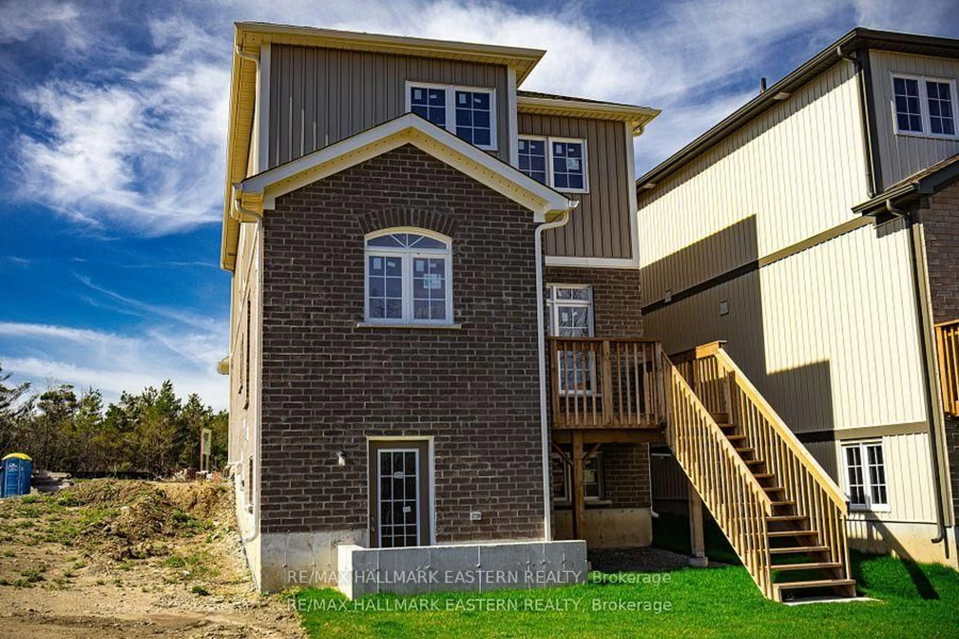 Home with brick exterior material, building for 35 COLDBROOK Dr, Cavan Monaghan Ontario L0A 1G0