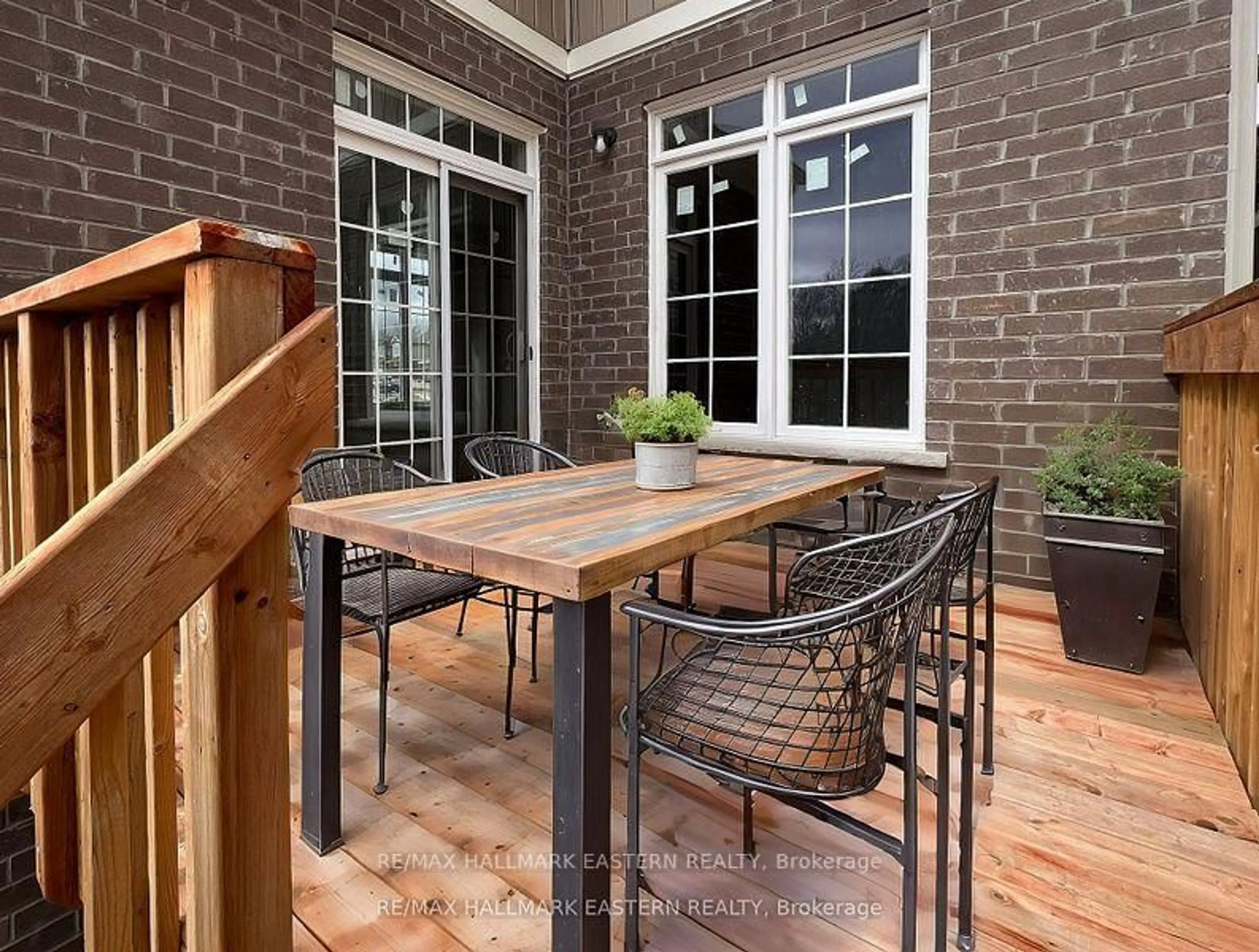 Patio, street for 35 COLDBROOK Dr, Cavan Monaghan Ontario L0A 1G0