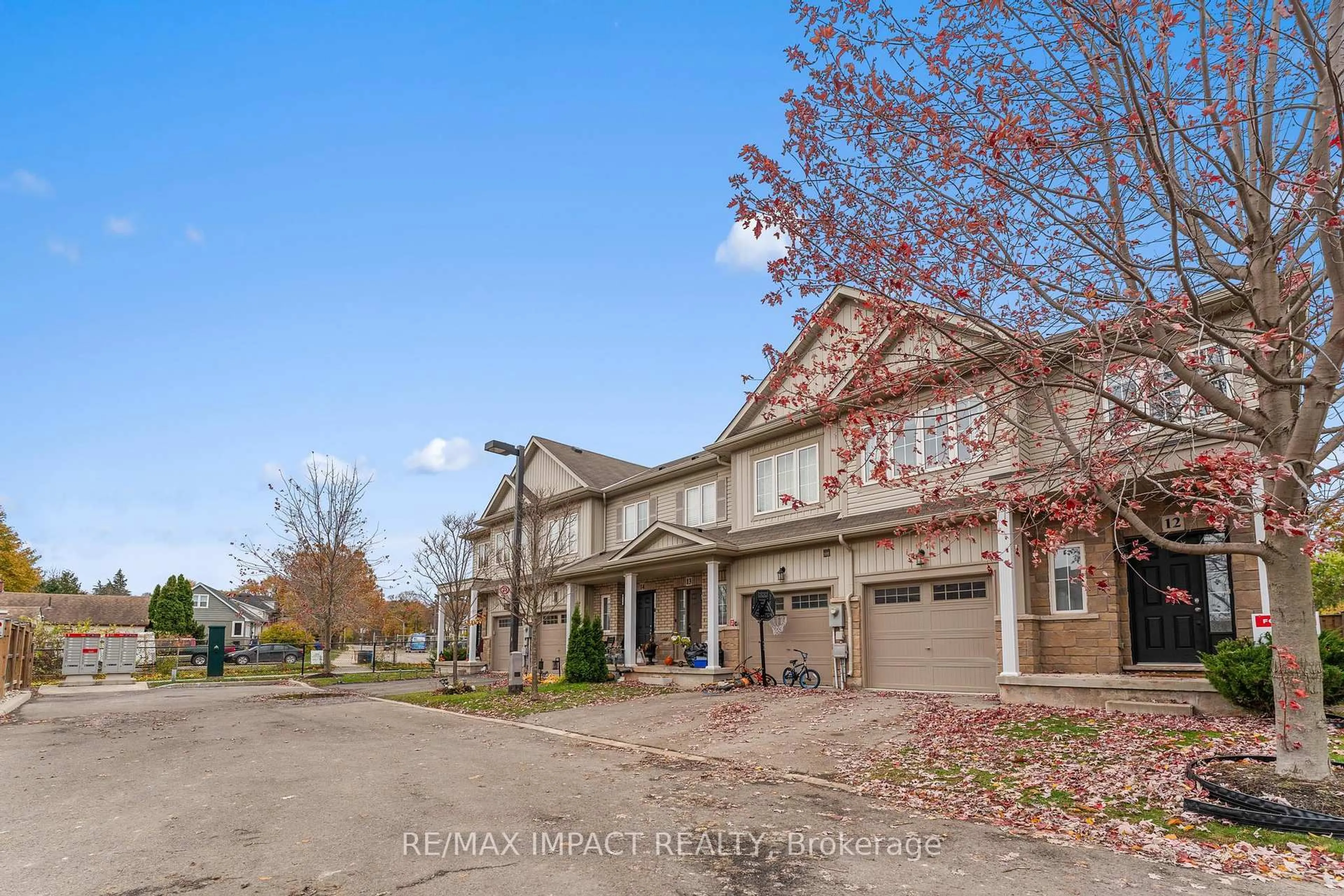 A pic from outside/outdoor area/front of a property/back of a property/a pic from drone, street for 5084 Alyssa Dr #12, Lincoln Ontario L3J 1X3