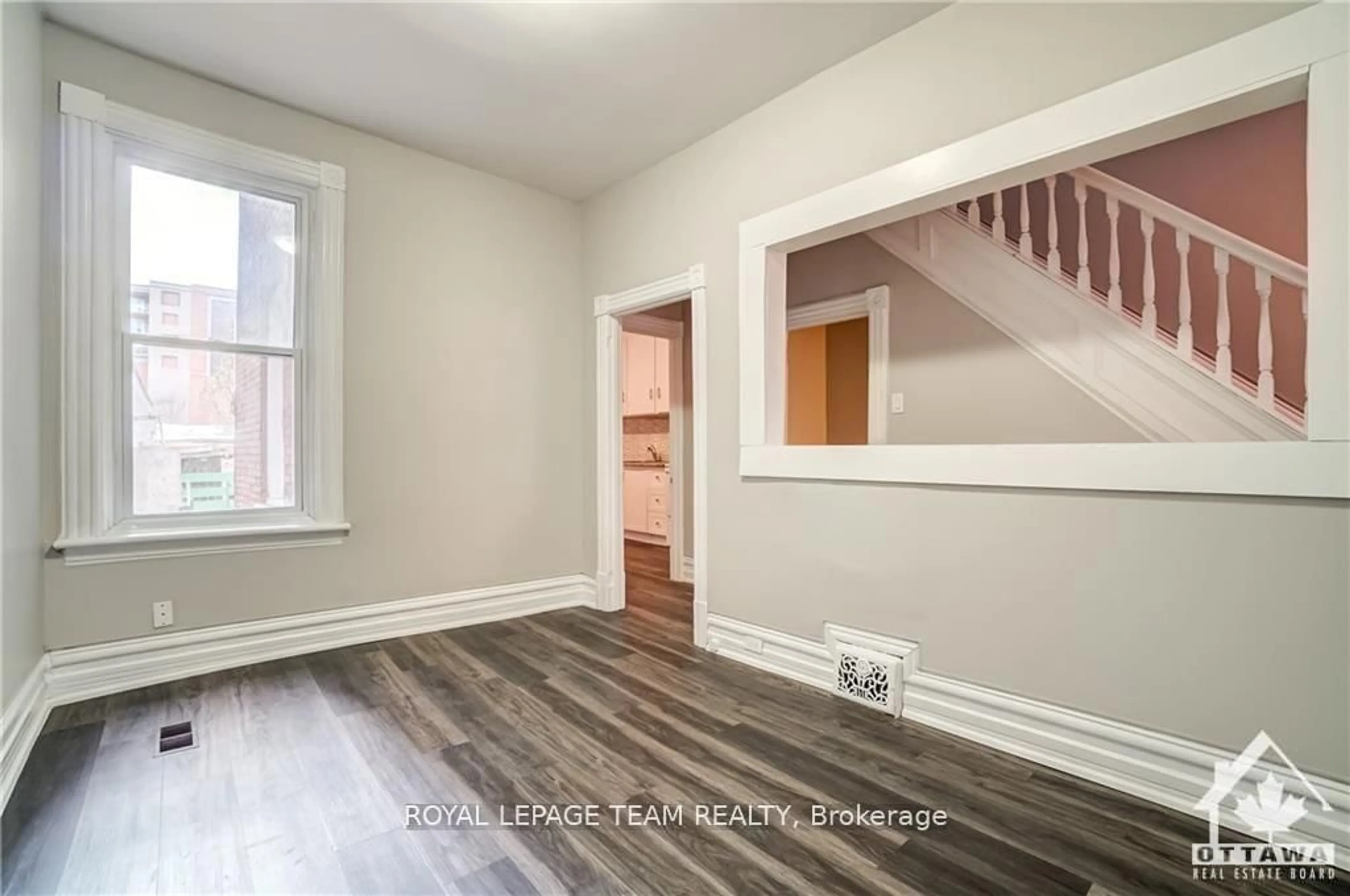 A pic of a room for 308-310 CUMBERLAND St, Ottawa Ontario K1N 7H9