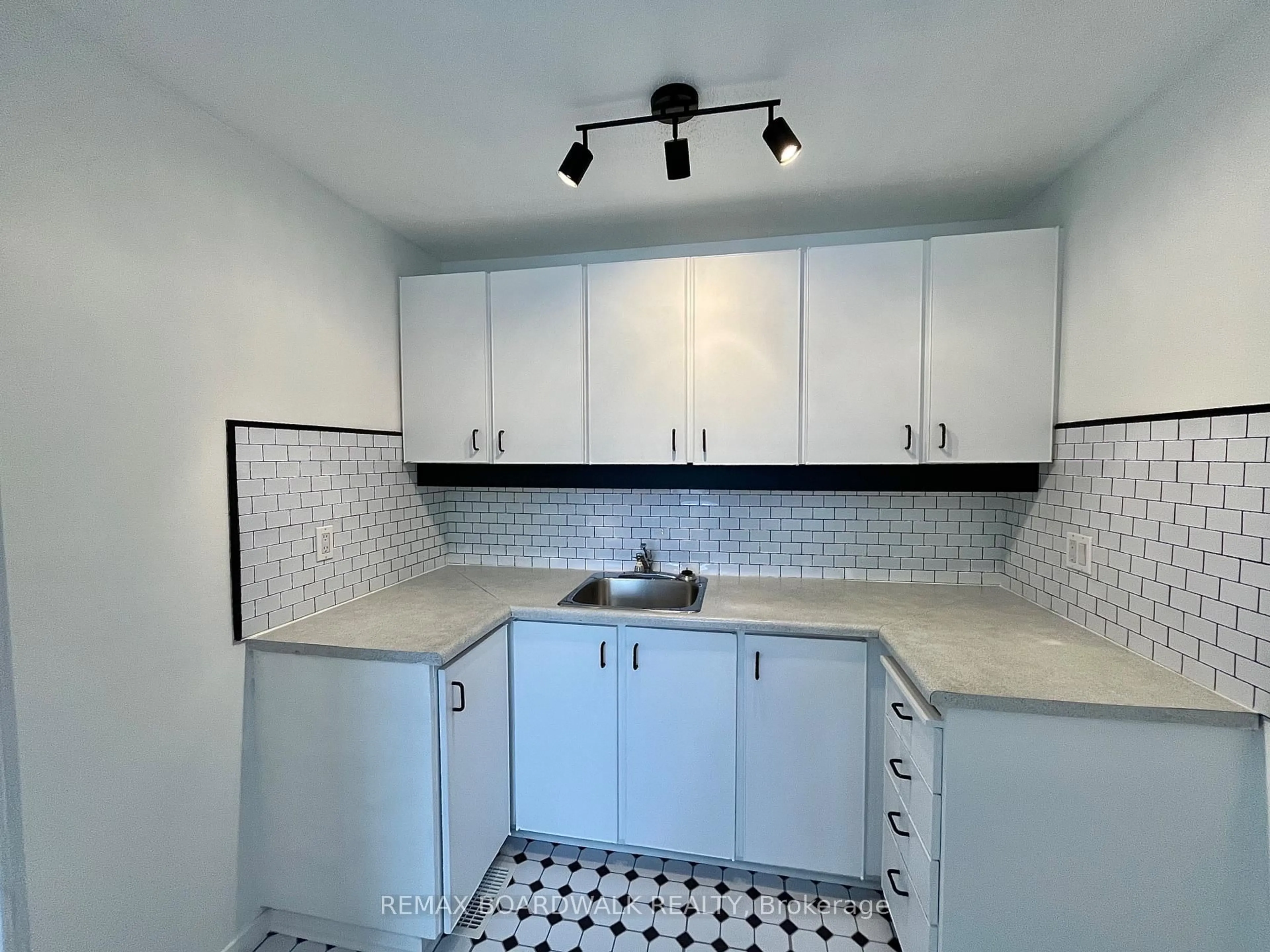 Standard kitchen, unknown for 53J Sumac St, Ottawa Ontario K1J 7T7