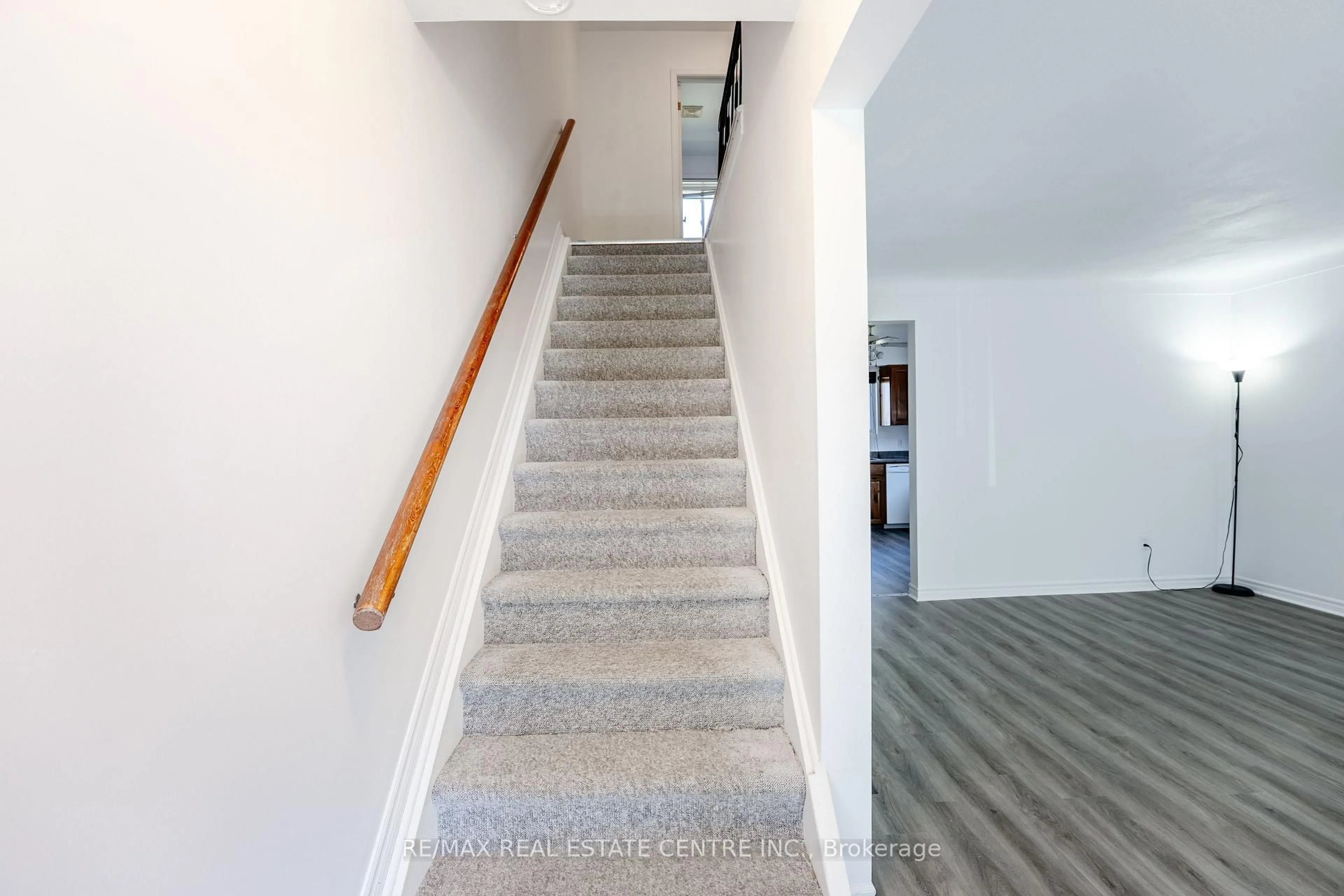 Stairs for 231 Perth St, Brockville Ontario K6V 5E7