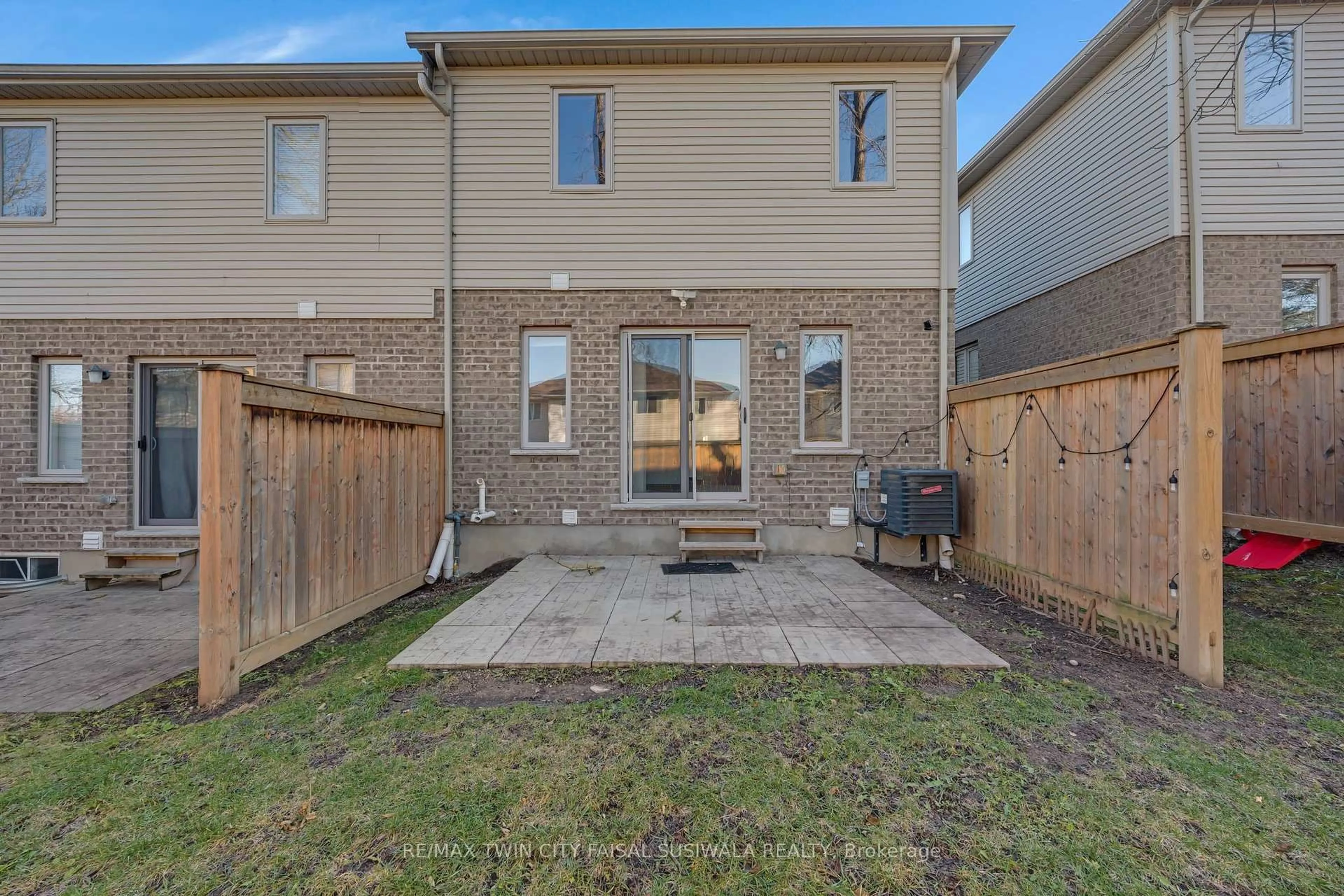 A pic from outside/outdoor area/front of a property/back of a property/a pic from drone, street for 50 Pinnacle Dr #56, Kitchener Ontario N2P 0H8