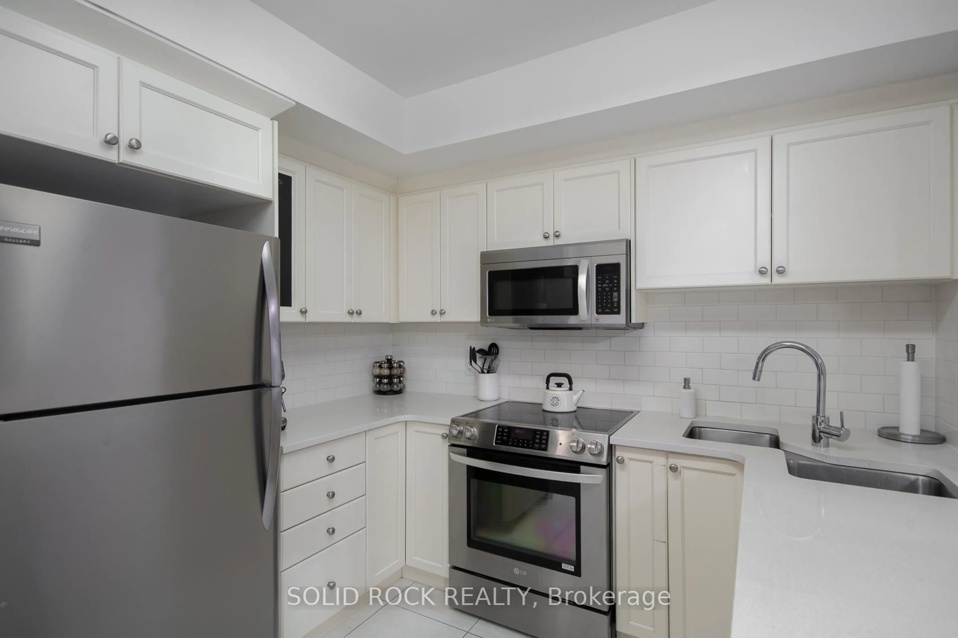 Standard kitchen, unknown for 242 Rideau St #502, Ottawa Ontario K1N 0B7