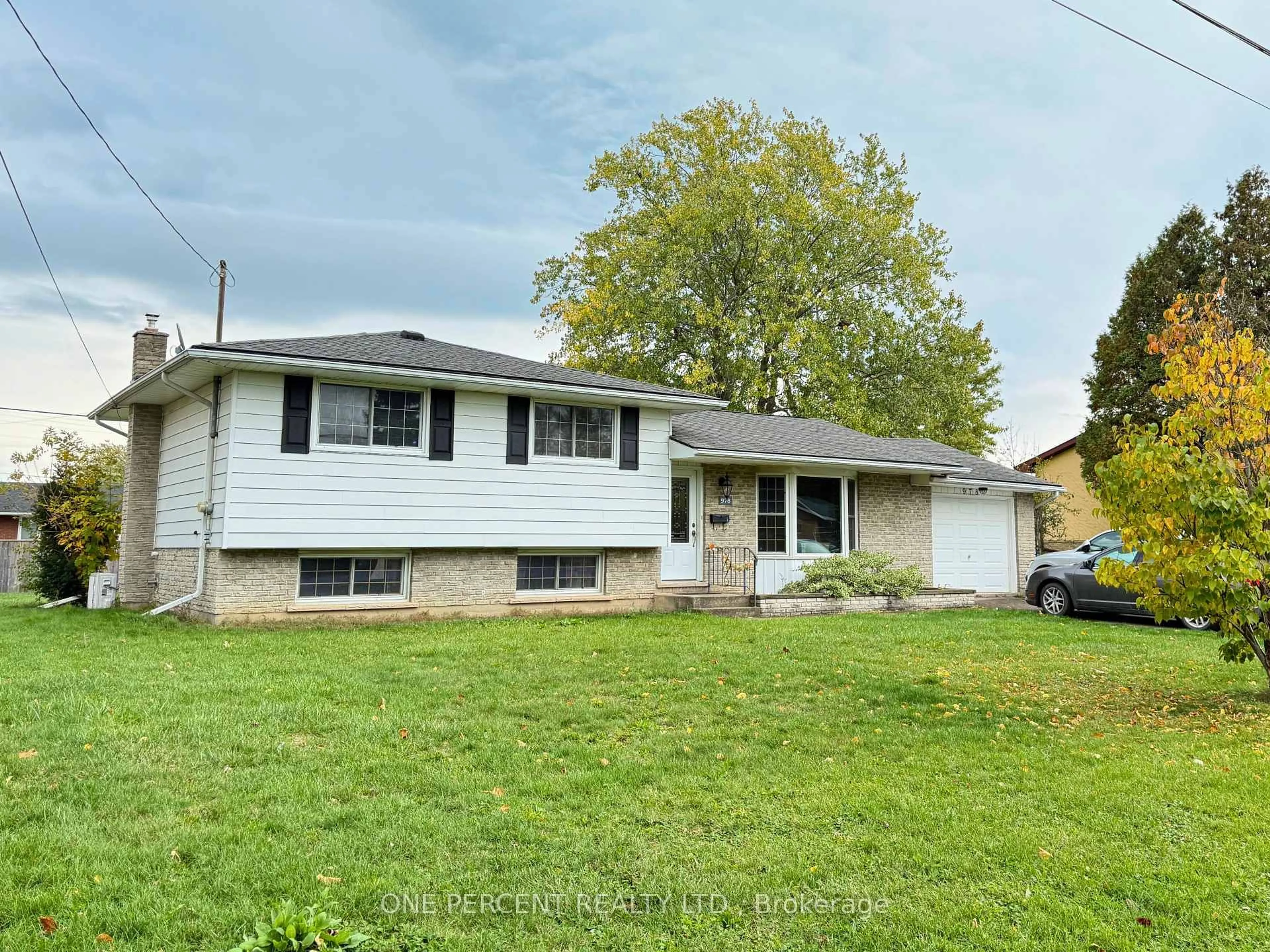 Home with vinyl exterior material, street for 978 Ferndale Ave, Fort Erie Ontario L2A 5S8