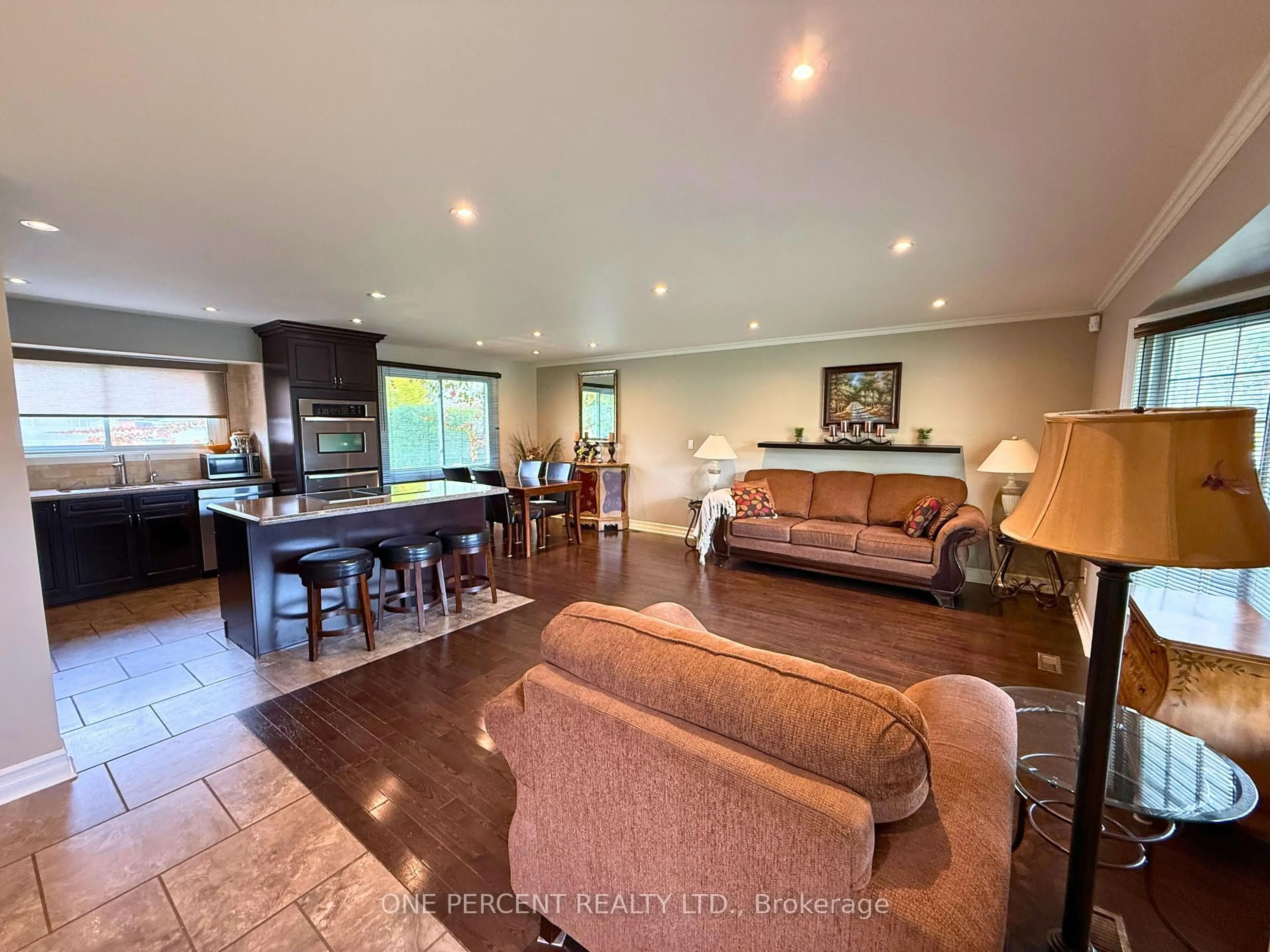 Living room with furniture, unknown for 978 Ferndale Ave, Fort Erie Ontario L2A 5S8