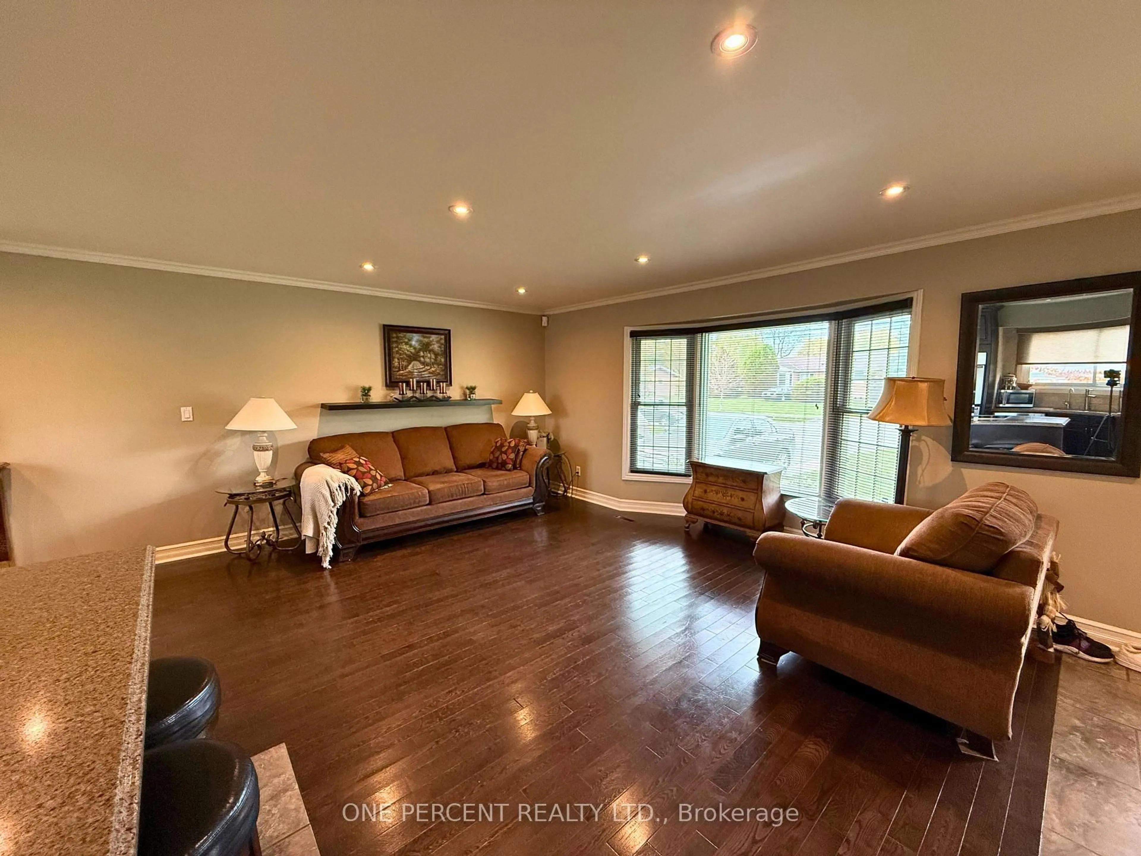 Living room with furniture, wood/laminate floor for 978 Ferndale Ave, Fort Erie Ontario L2A 5S8