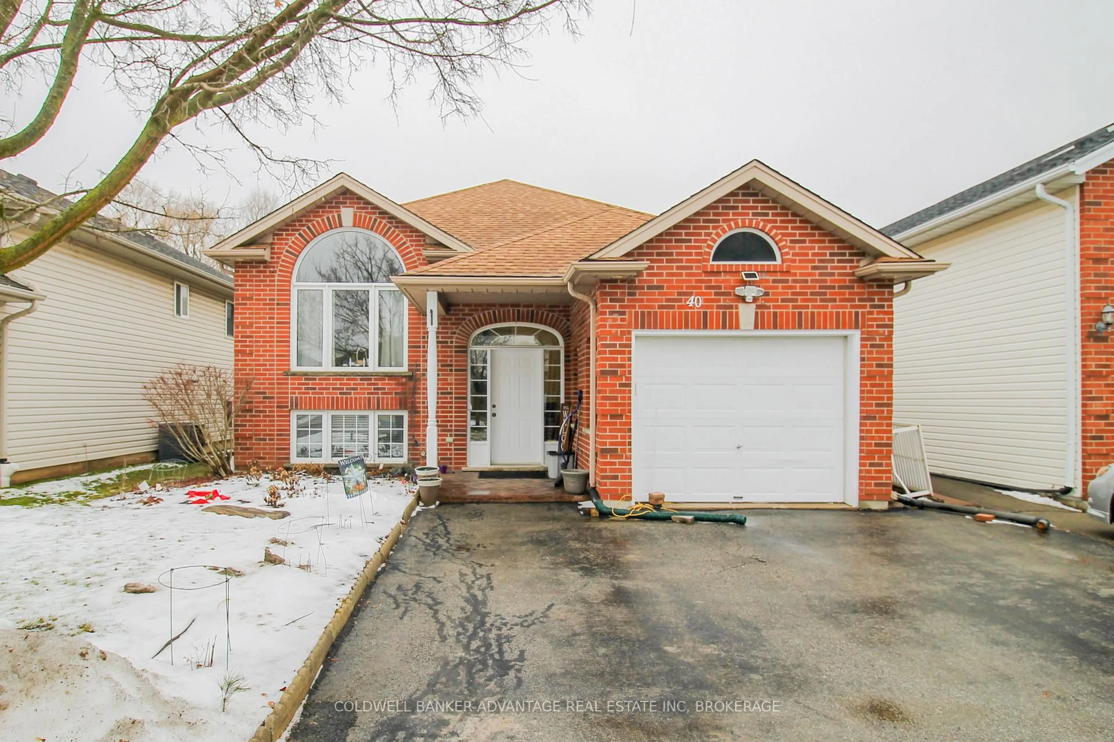 Home with brick exterior material, street for 40 Gretel Dr, Welland Ontario L3C 7H6