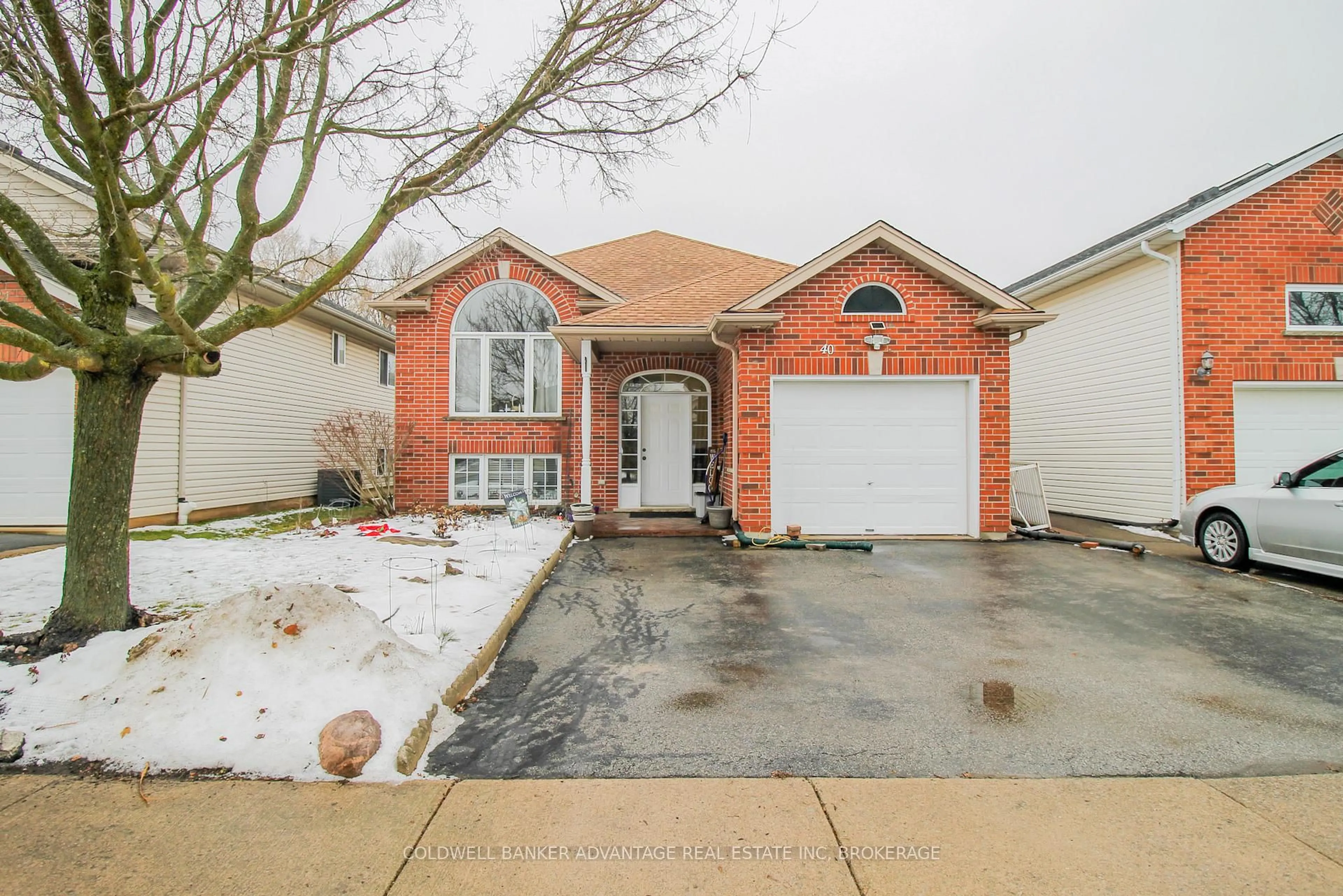 Home with brick exterior material, street for 40 Gretel Dr, Welland Ontario L3C 7H6