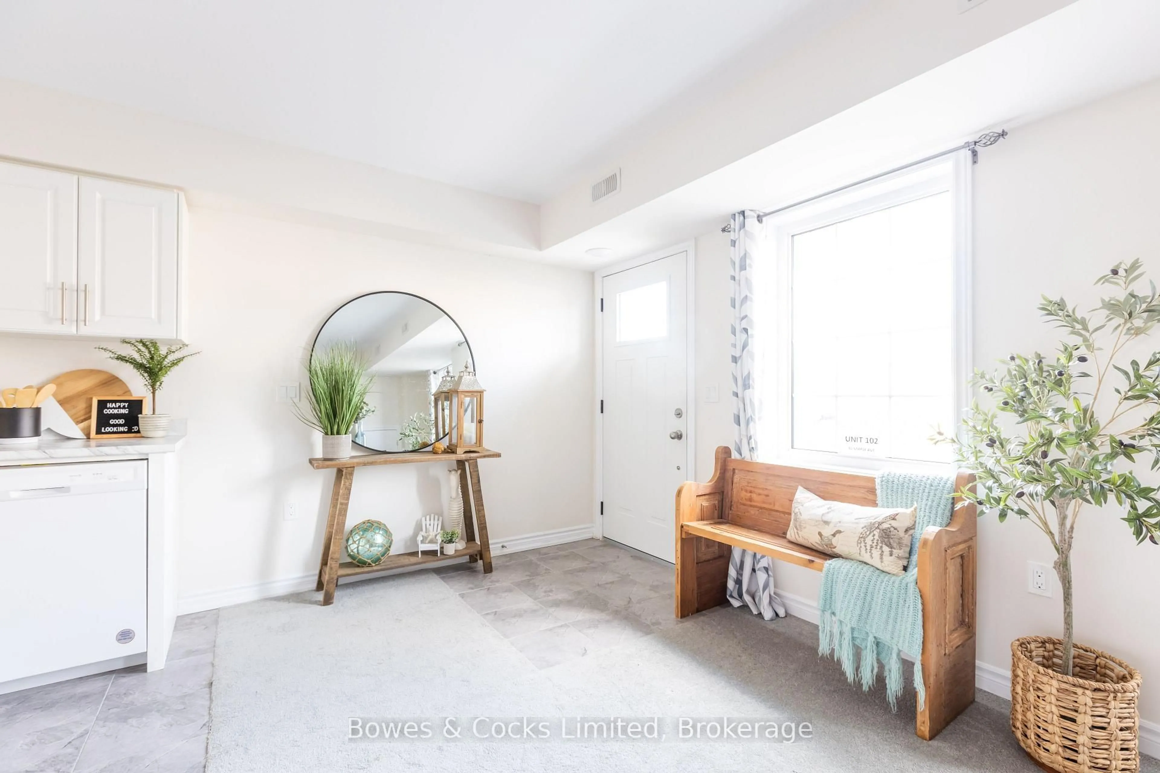 Indoor entryway for 50 Maple Ave #102, Asphodel-Norwood Ontario K0L 2V0