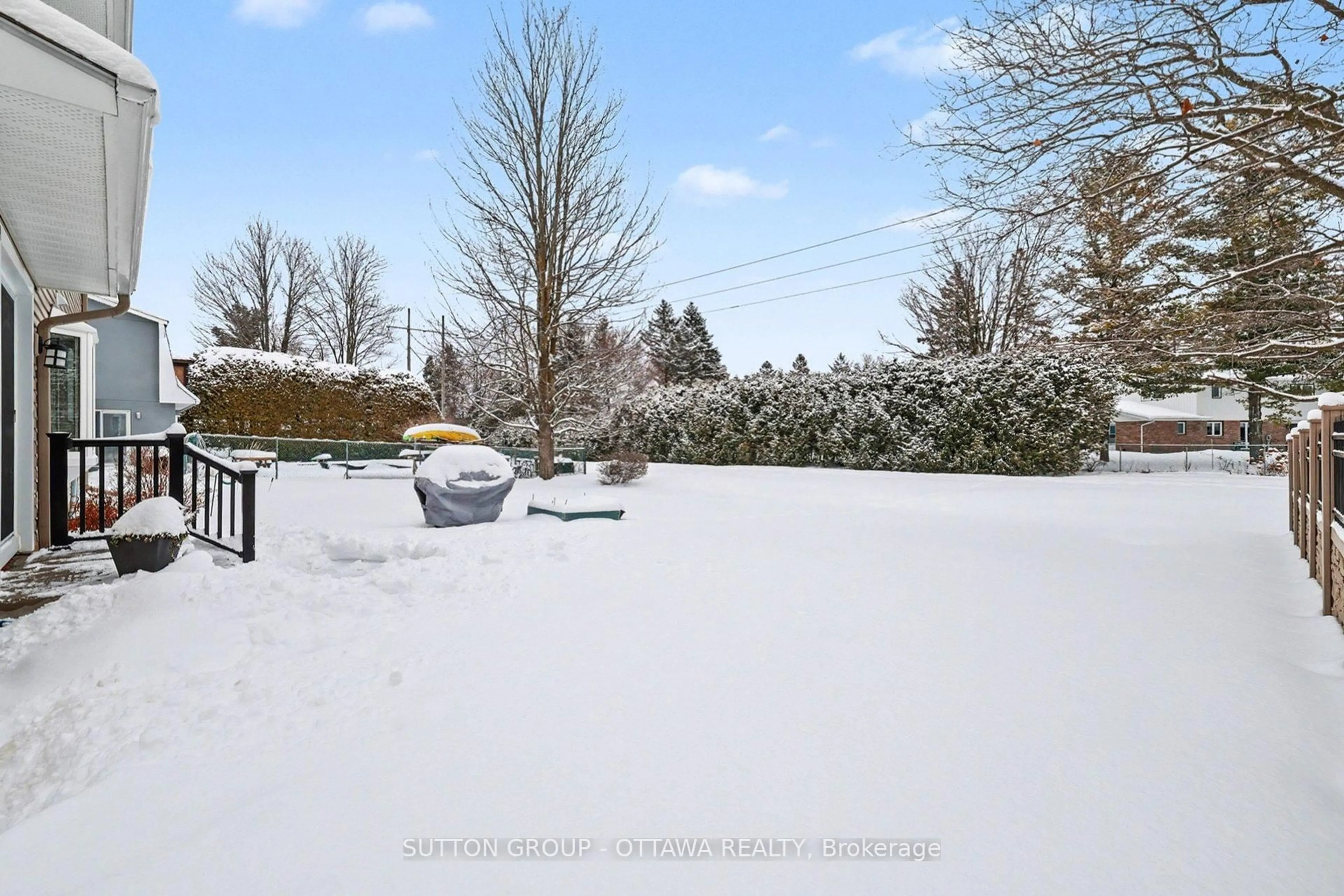 Patio, street for 265 McClellan Rd, Ottawa Ontario K2H 8N7