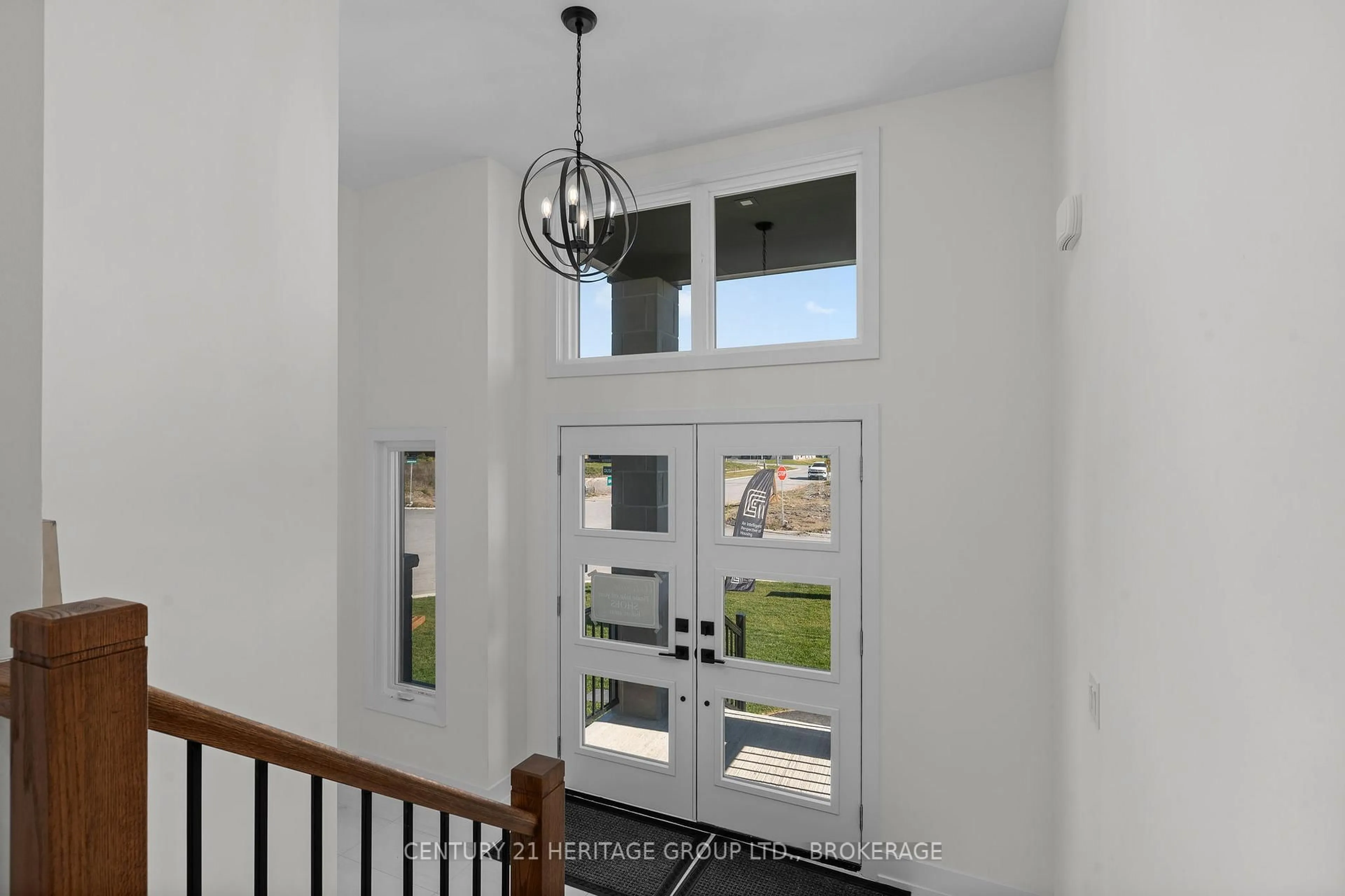 Indoor entryway for 112 Creighton Dr, Bissett Creek Ontario K0H 2H0