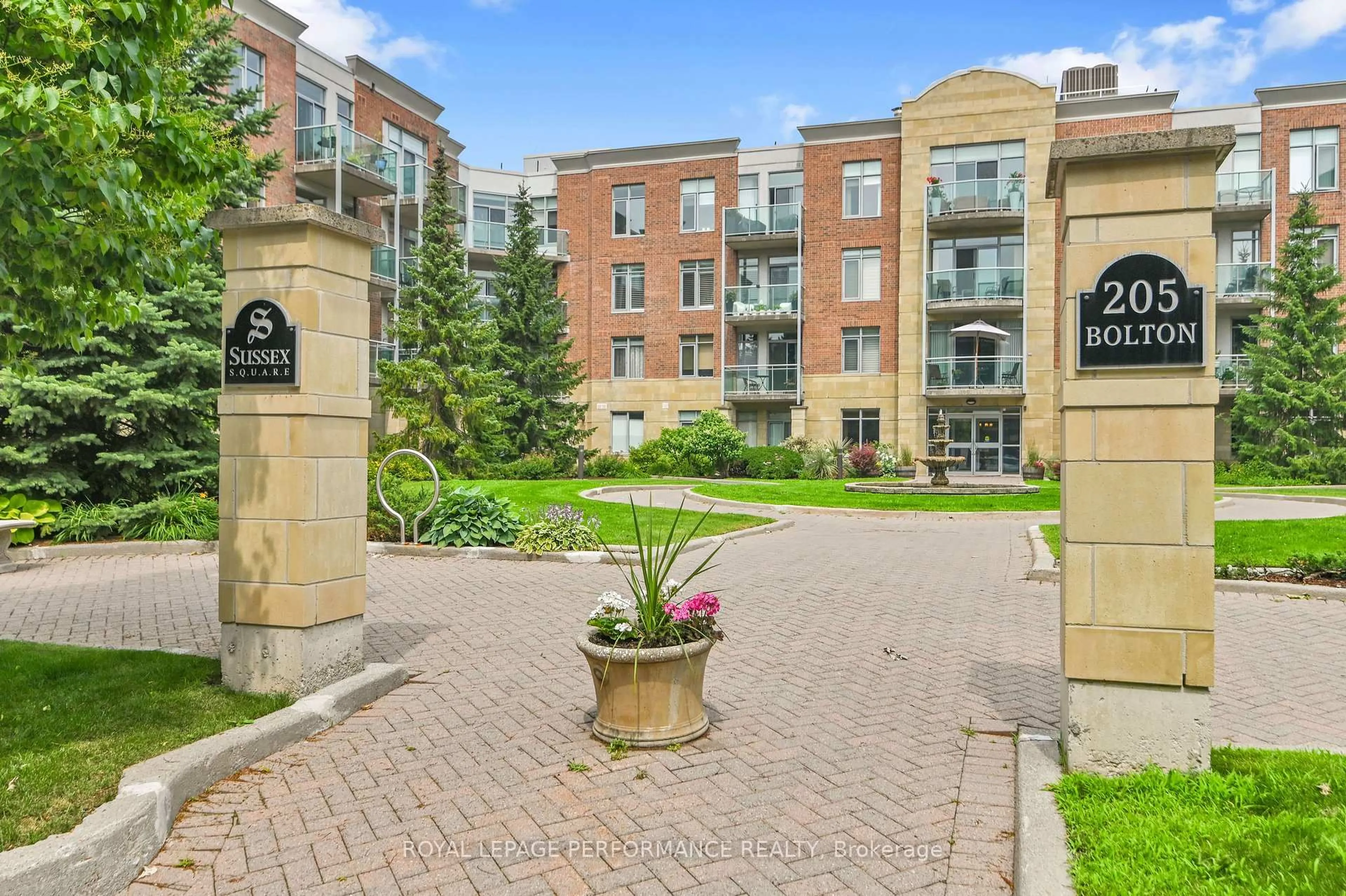 Patio, street for 205 Bolton St #229, Ottawa Ontario K1N 1K7