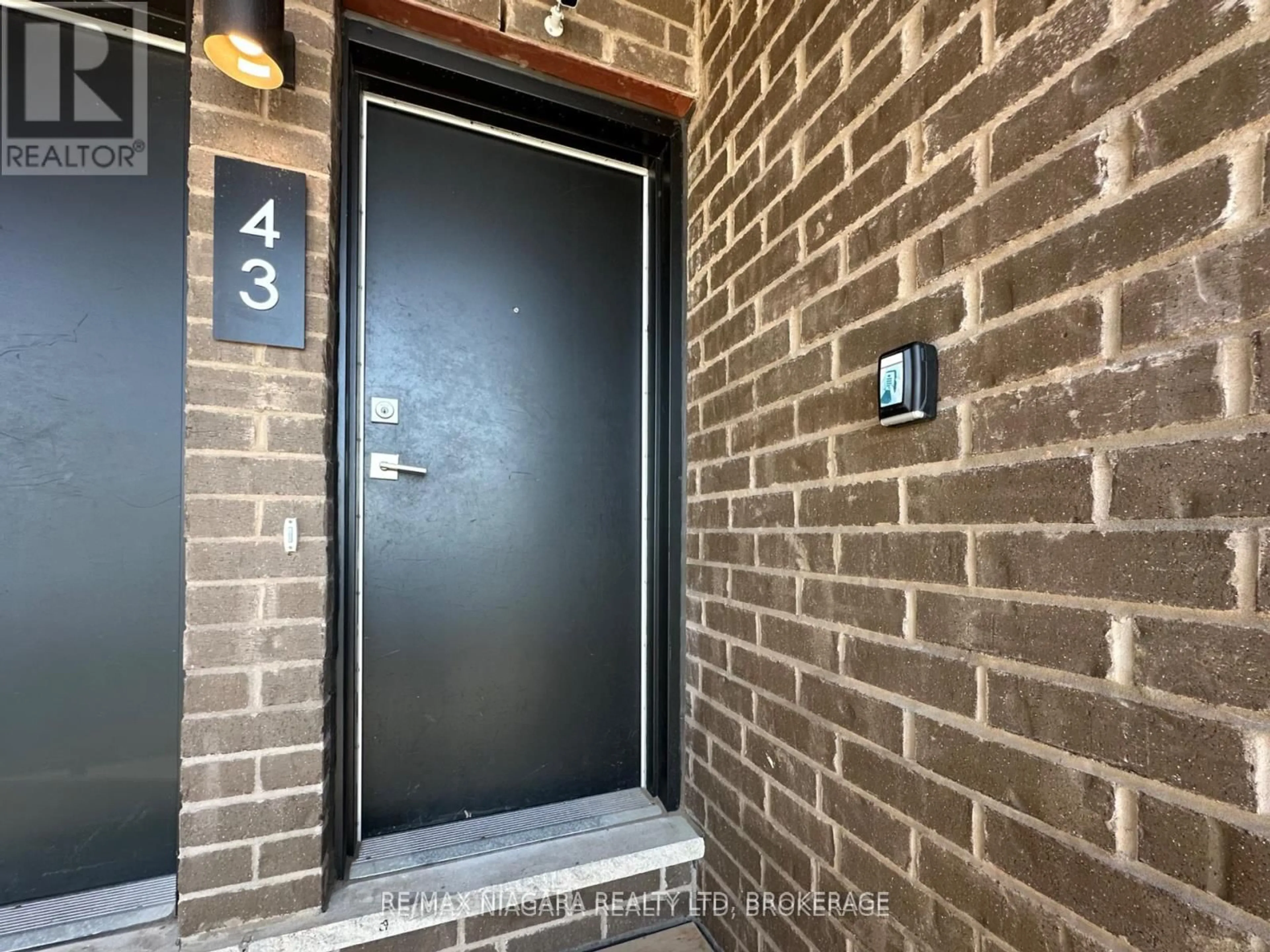 Indoor entryway for 6705 Cropp St #43, Niagara Falls Ontario L2E 0C1