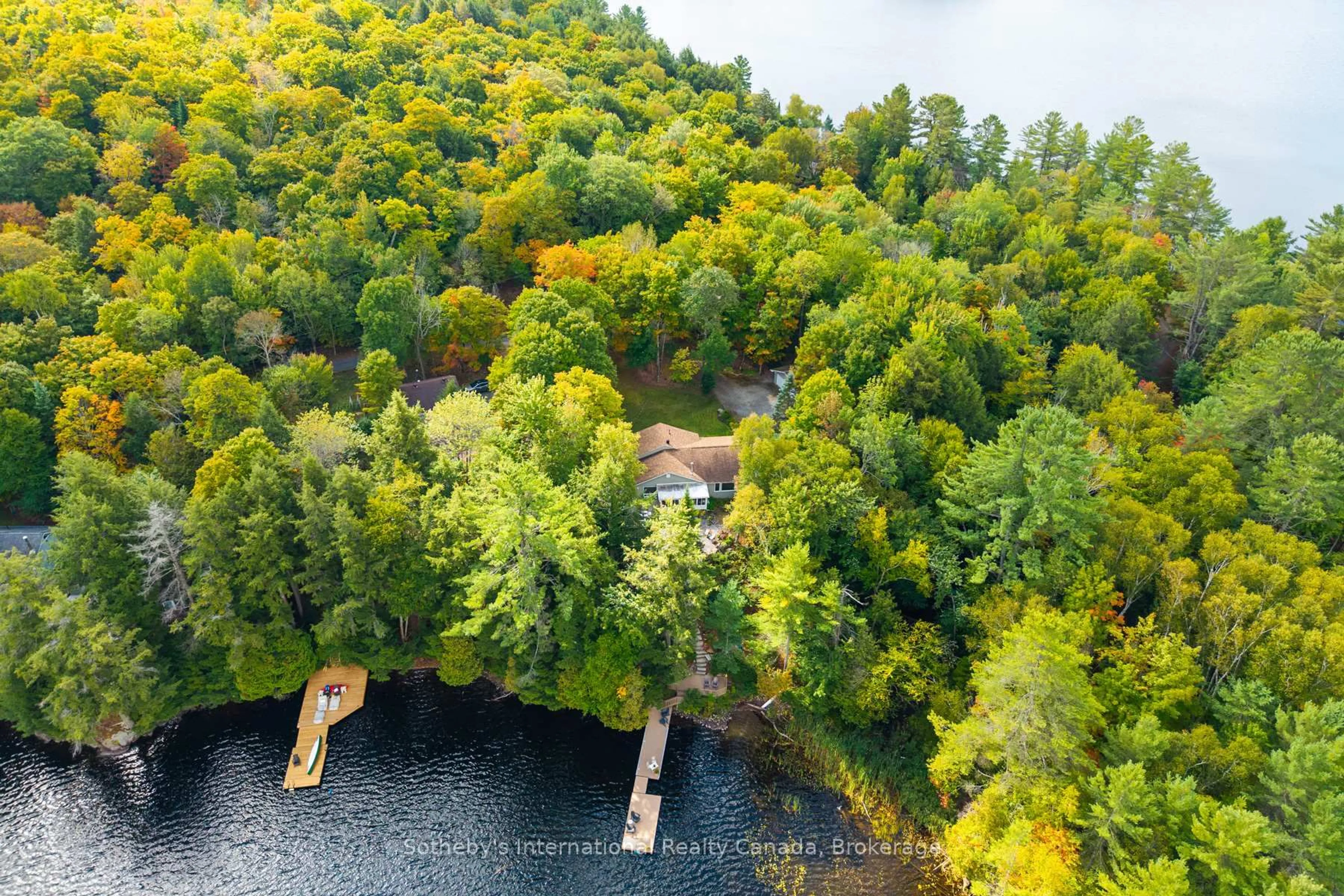 A pic from outside/outdoor area/front of a property/back of a property/a pic from drone, water/lake/river/ocean view for 20 Fish Rock Rd, Huntsville Ontario P1H 2N5