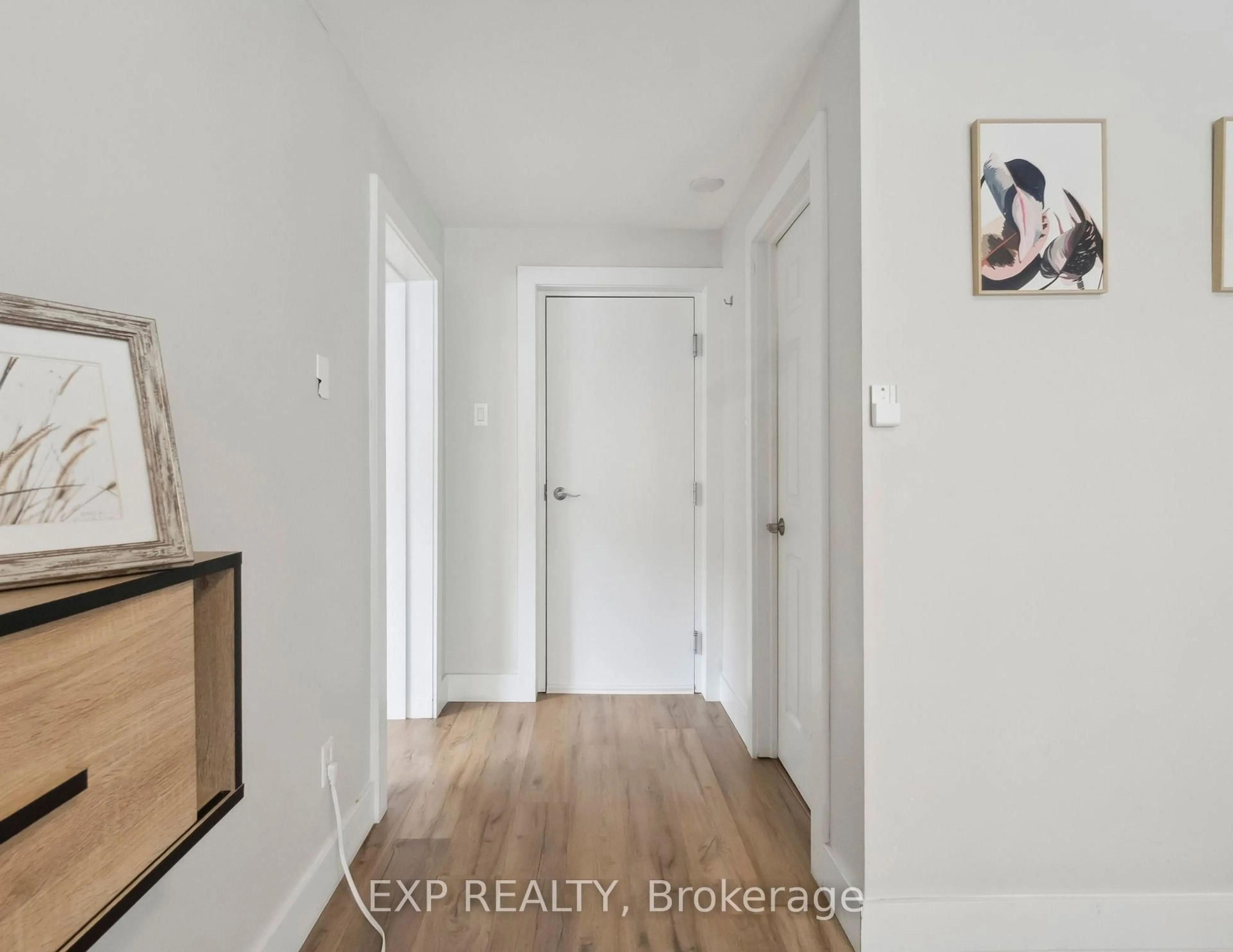 Indoor entryway for 184 Murray St, Ottawa Ontario K1N 5M8