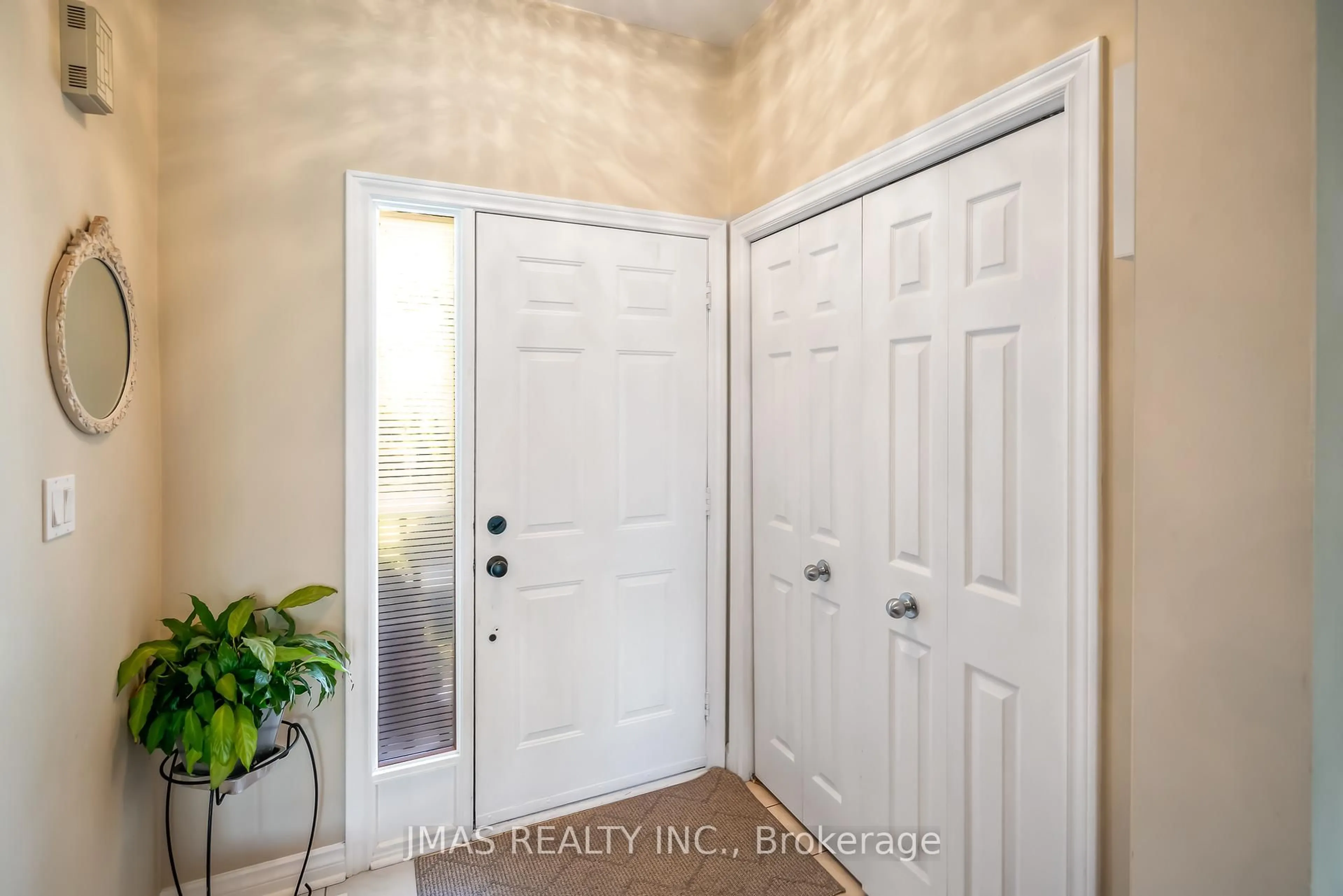 Indoor entryway for 5 LAKESIDE Dr #26, St. Catharines Ontario L2M 1P3