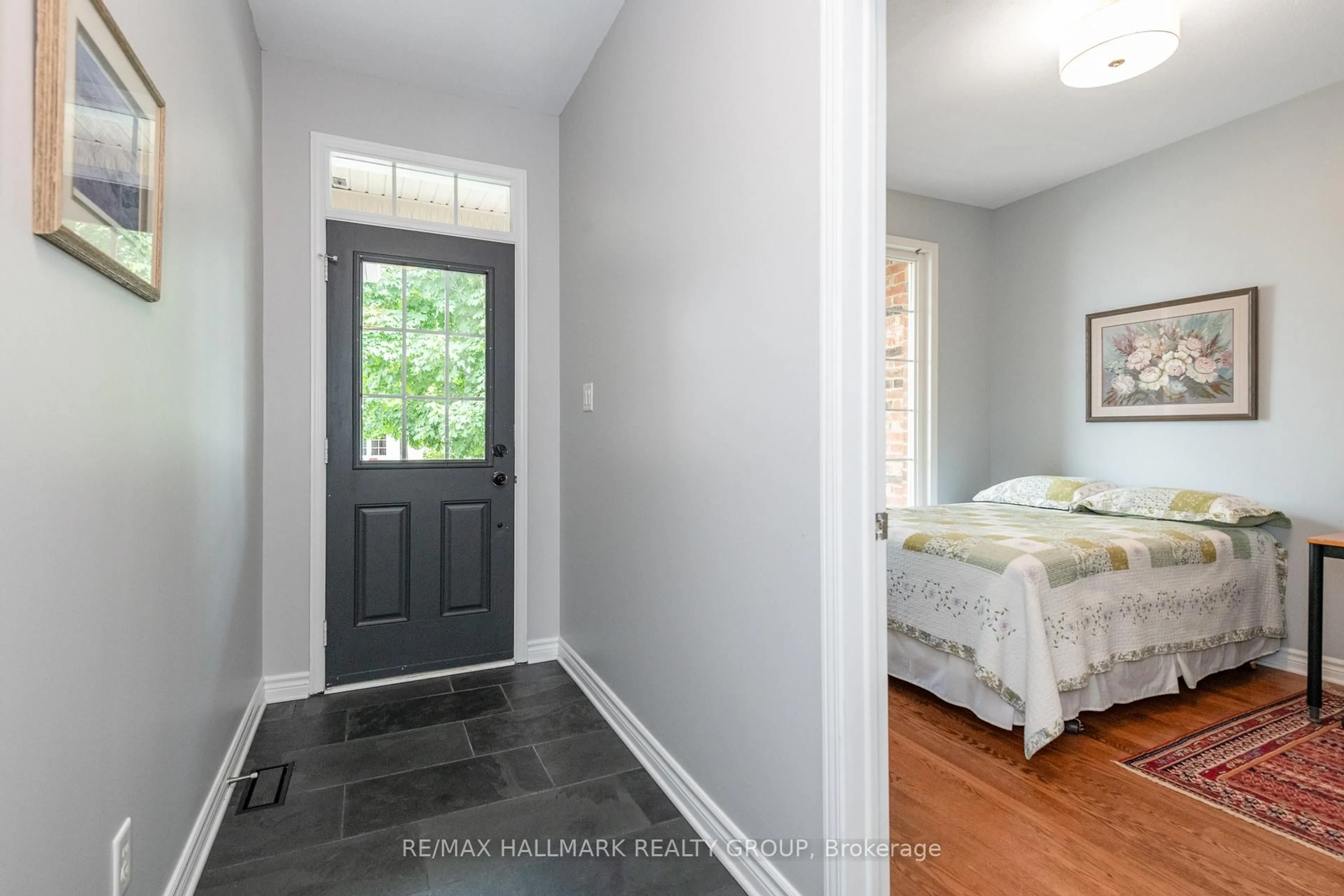 Indoor entryway for 102 Kelso Private, Ottawa Ontario K2J 0L9