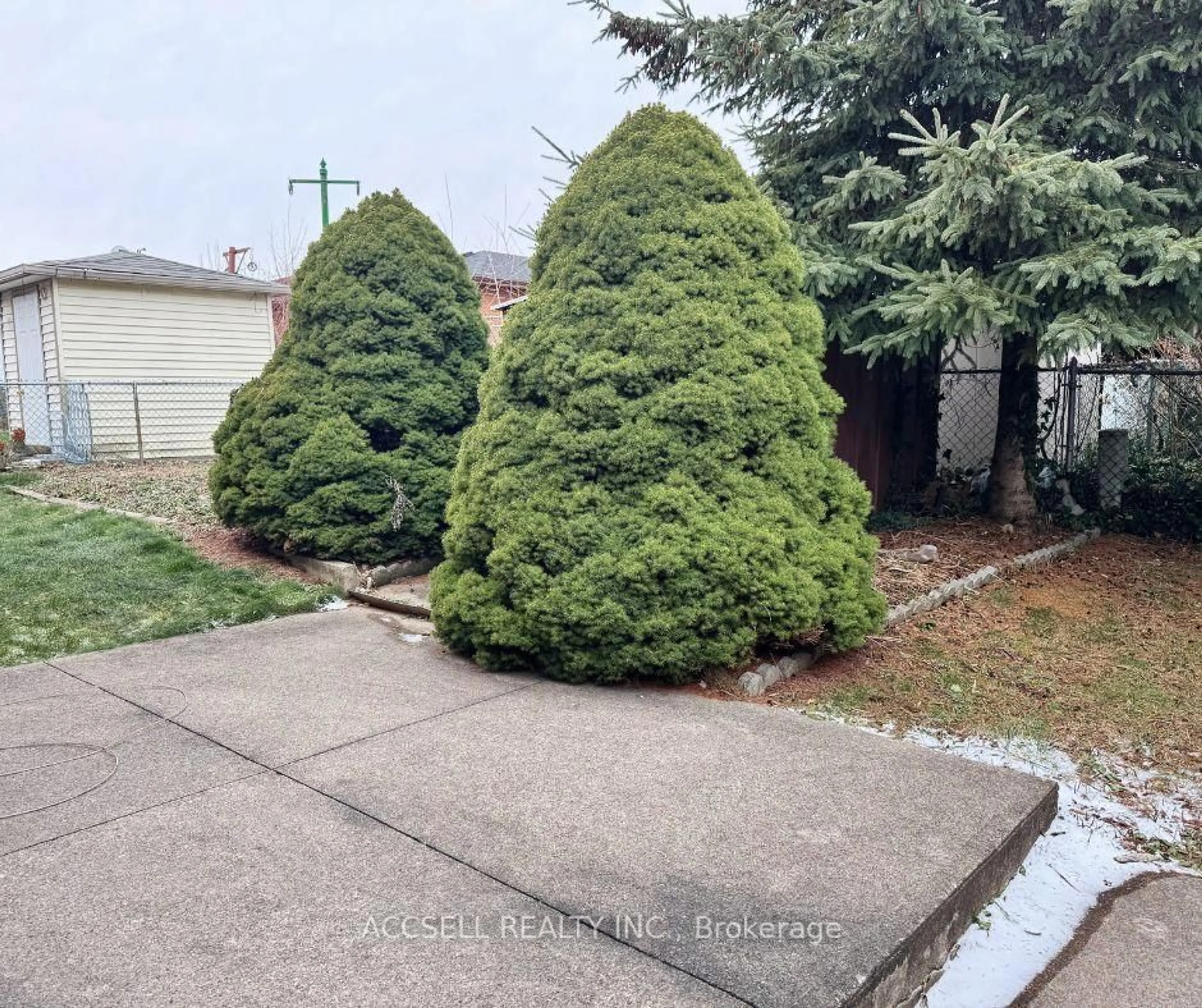 A pic from outside/outdoor area/front of a property/back of a property/a pic from drone, street for 163 Marcella Cres, Hamilton Ontario L8K 6G2