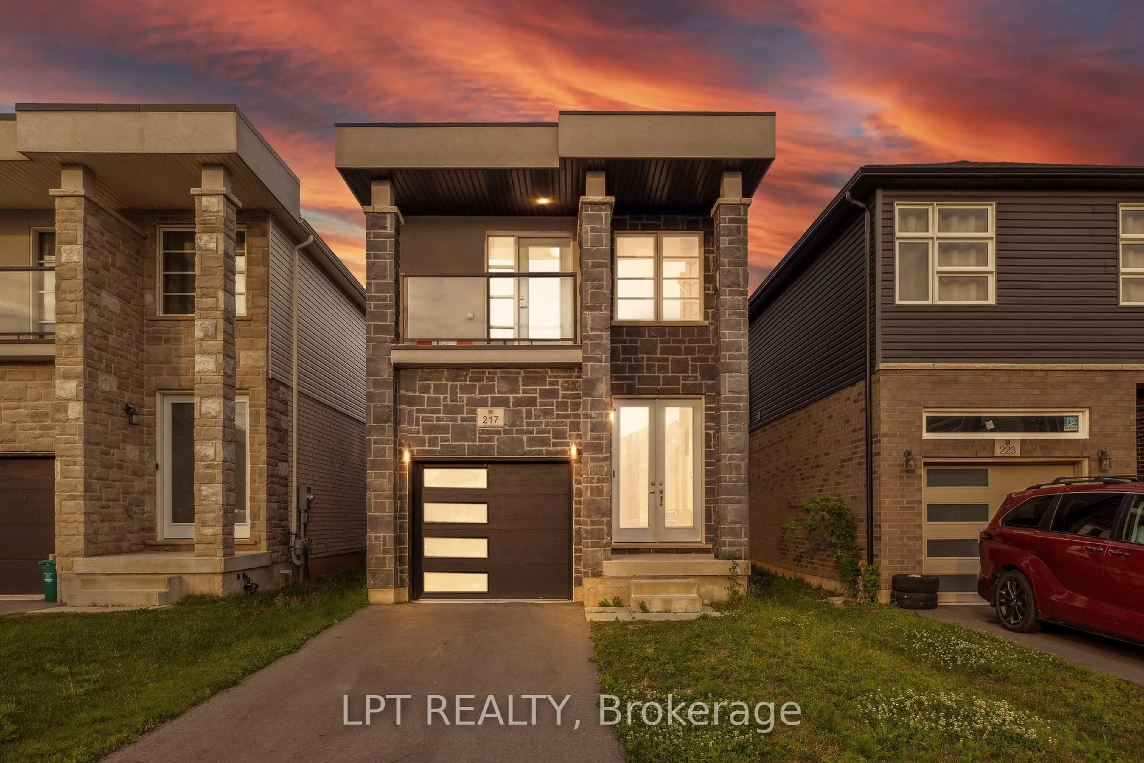 Home with brick exterior material, street for 217 Louise St, Welland Ontario L3B 1T2