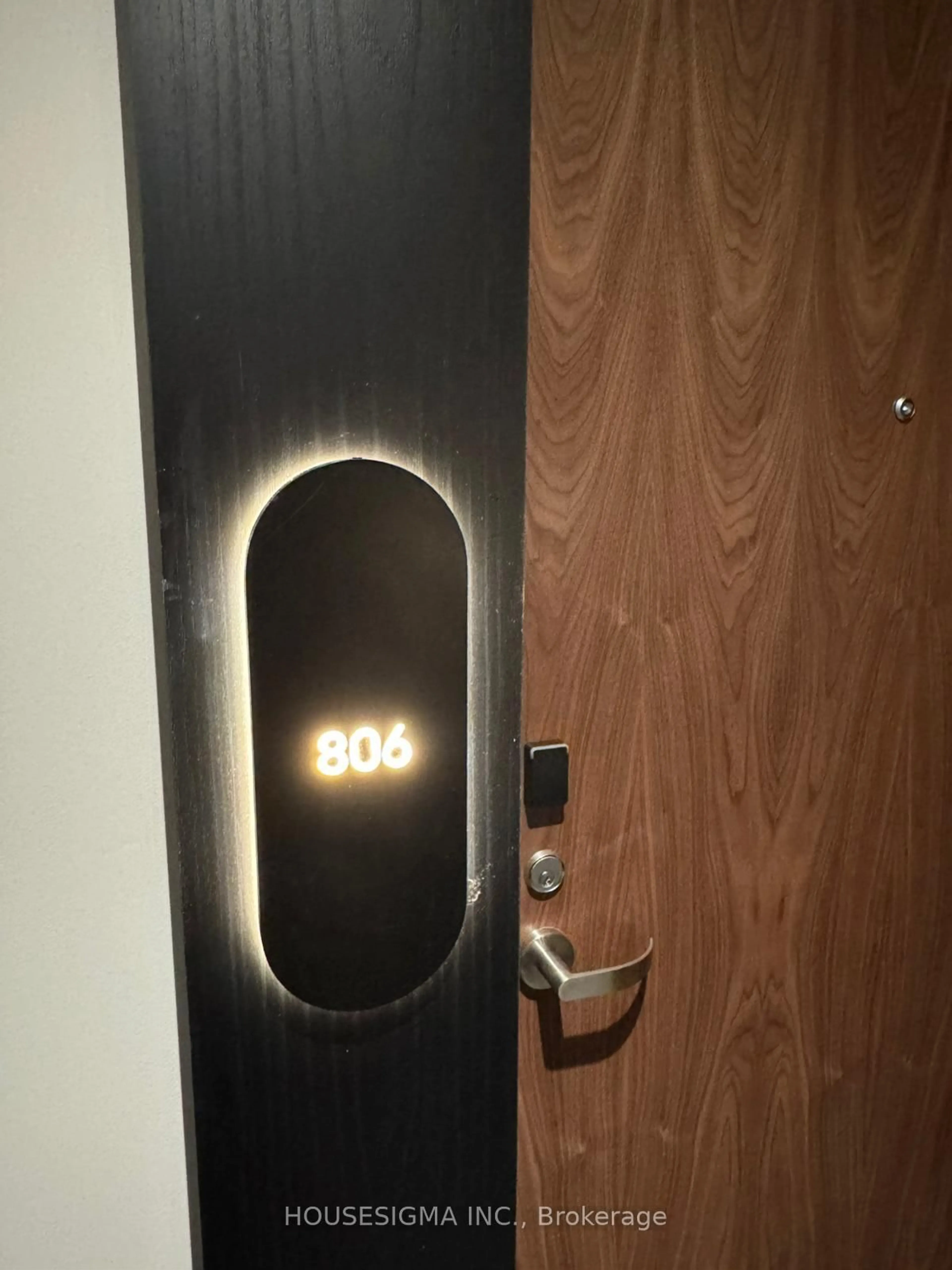 Indoor foyer for 25 Wellington St #806, Kitchener Ontario N2G 0G5