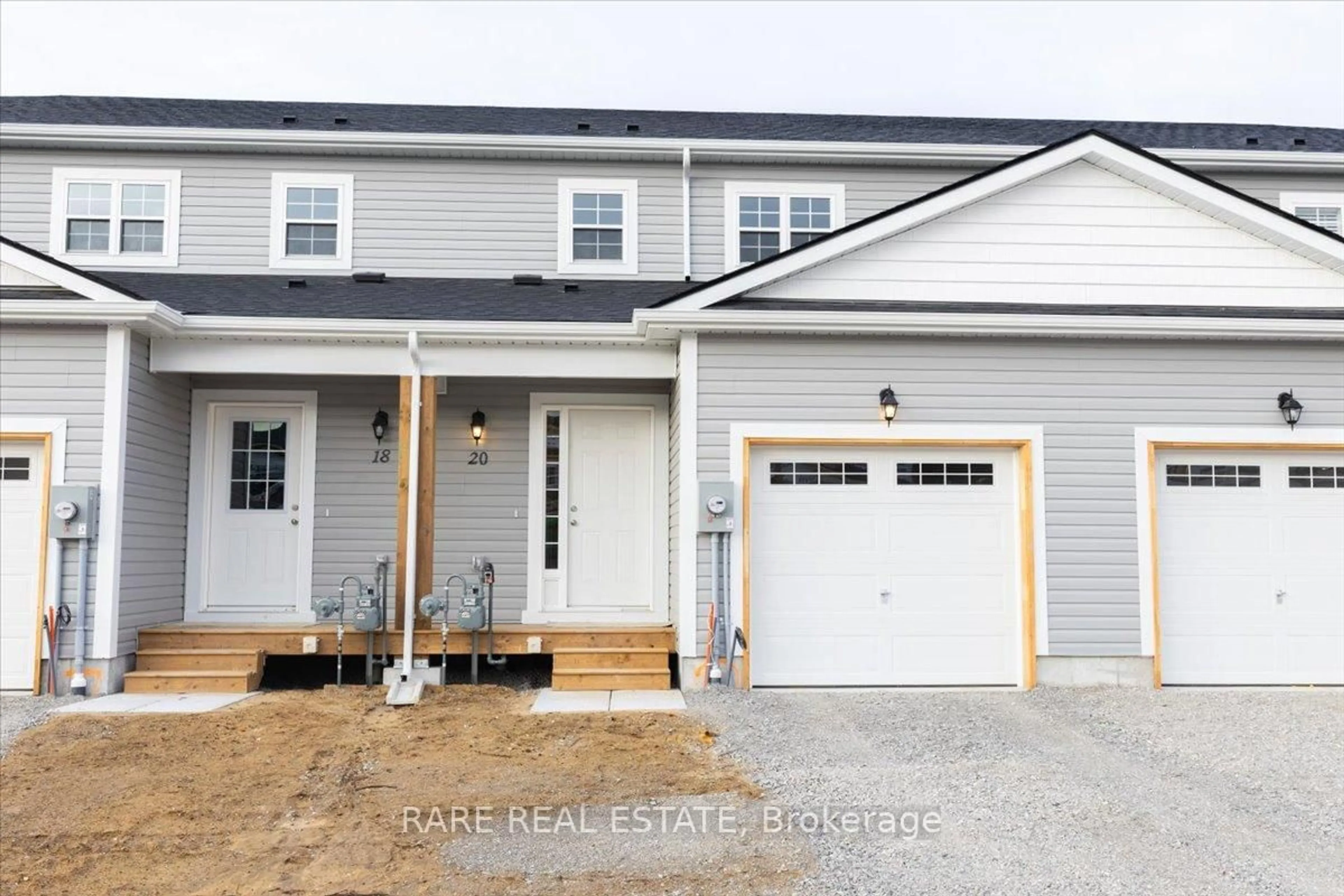 Home with vinyl exterior material, street for 20 Mcconnell Cres, Bracebridge Ontario P1L 0N7