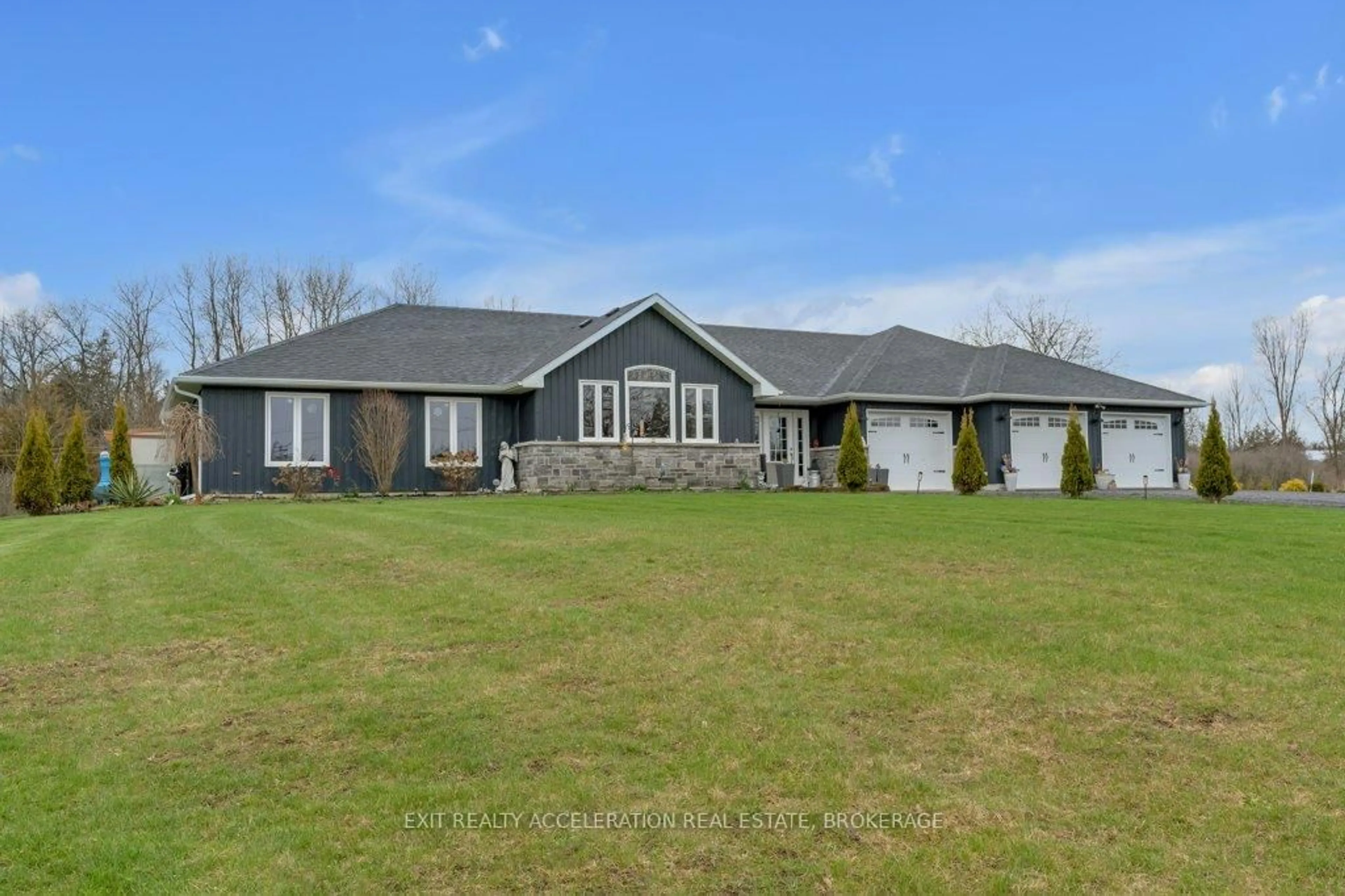Home with vinyl exterior material, building for 4704 County Rd 9, Napanee Ontario K7R 3K8