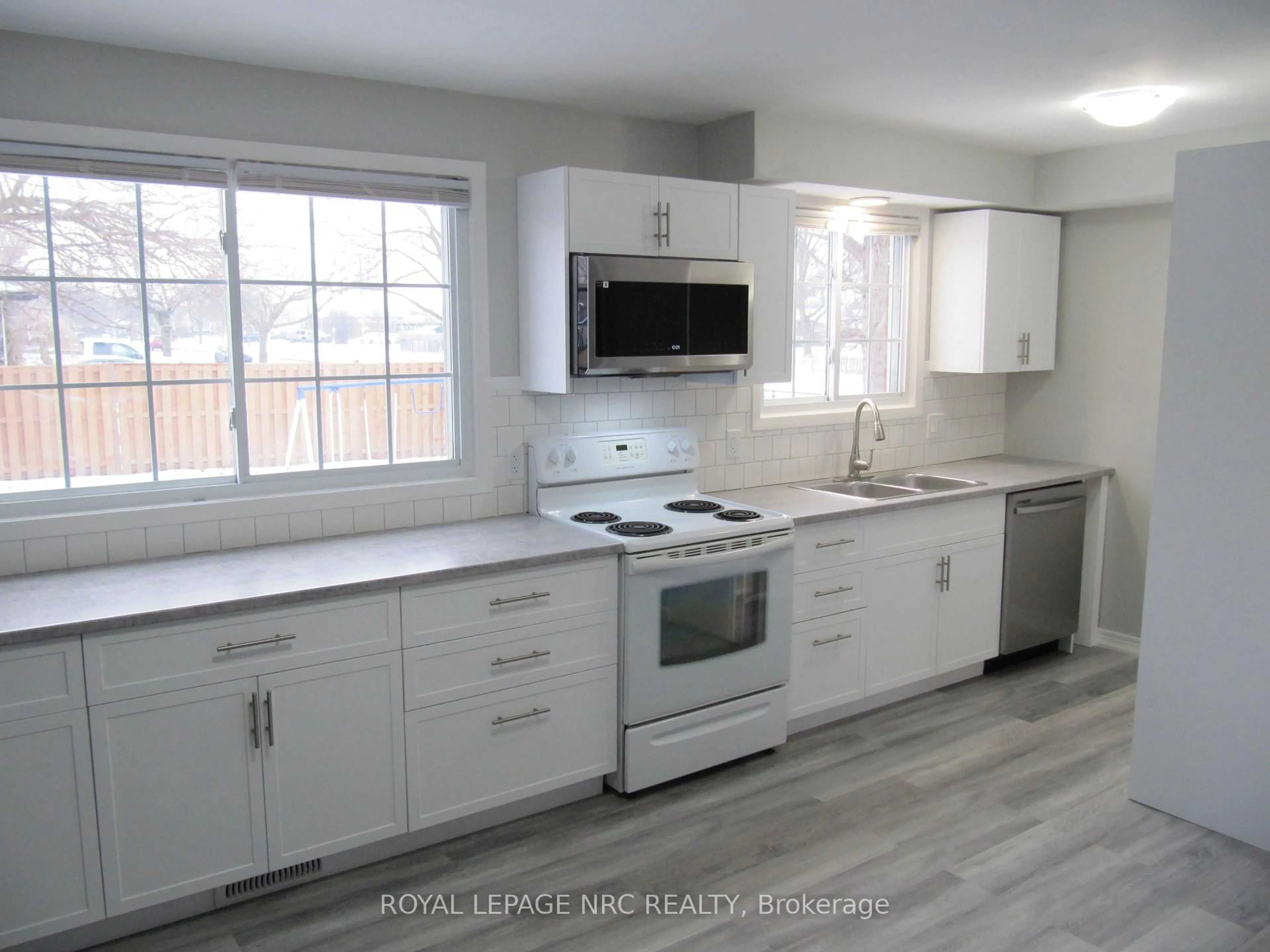 Open concept kitchen, unknown for 2 Black Knight Rd, St. Catharines Ontario L2N 3C1