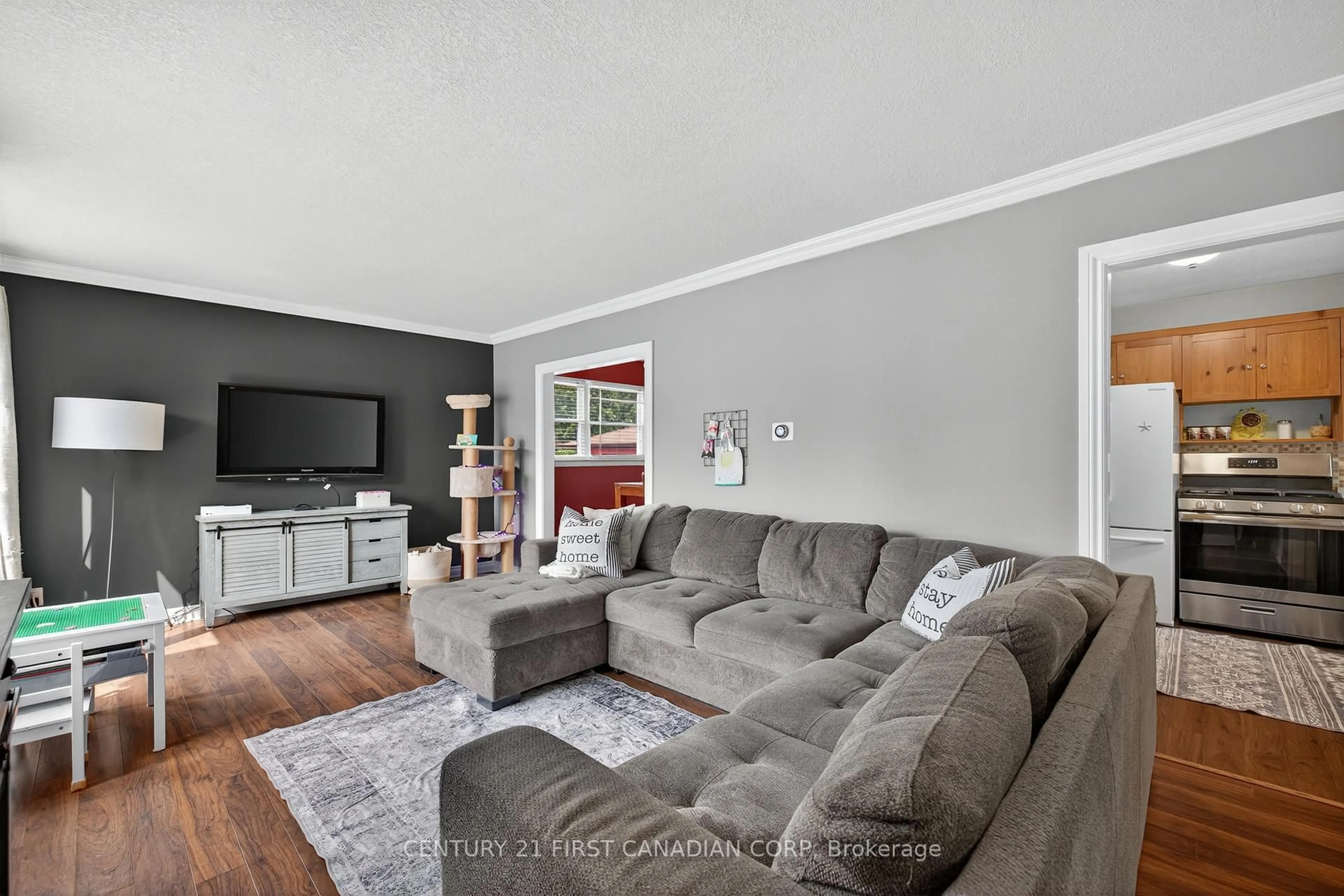 Living room with furniture, unknown for 204 Burnside Dr, London East Ontario N5V 1B7