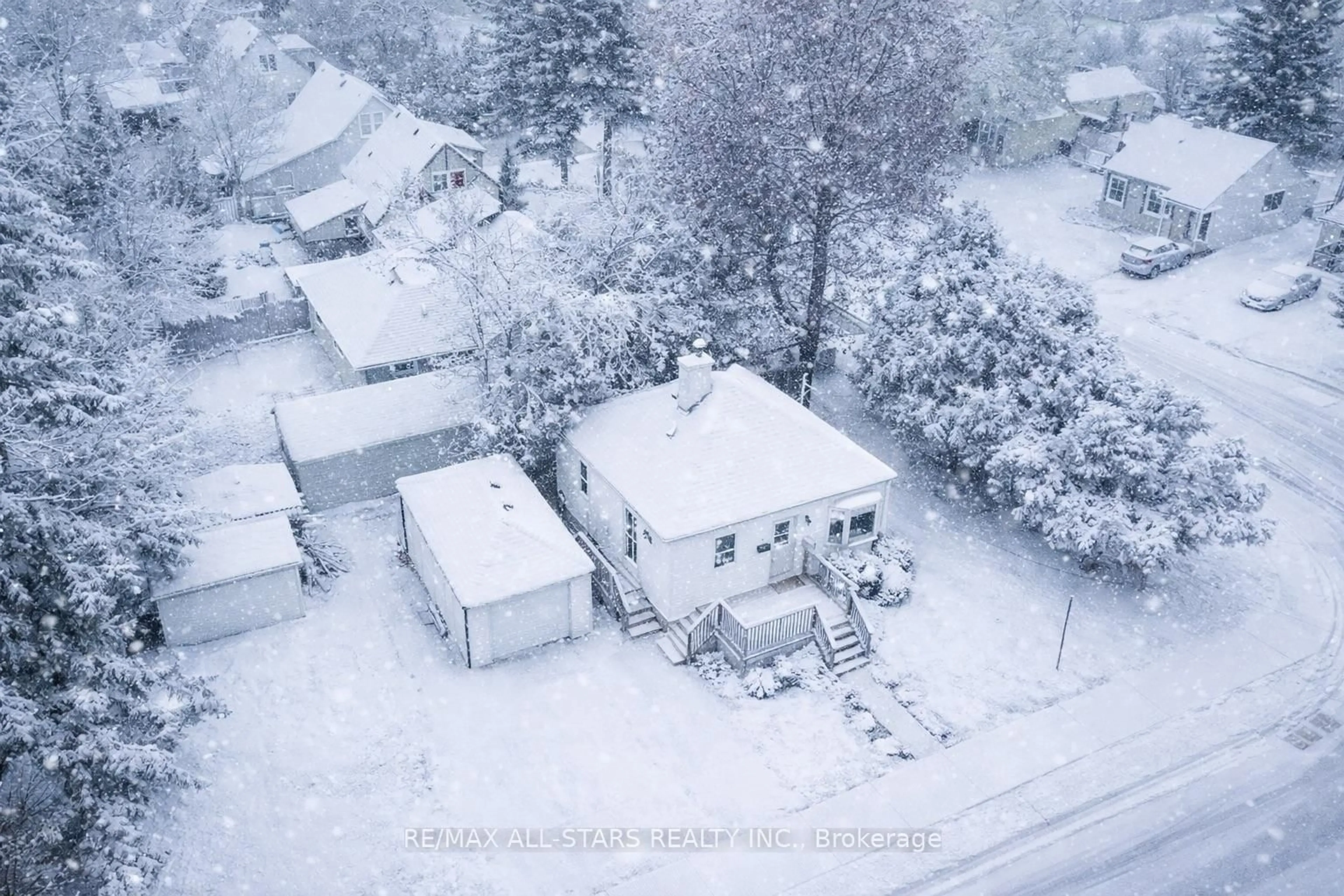 A pic from outside/outdoor area/front of a property/back of a property/a pic from drone, street for 32 Adelaide St, Kawartha Lakes Ontario K9V 3J7