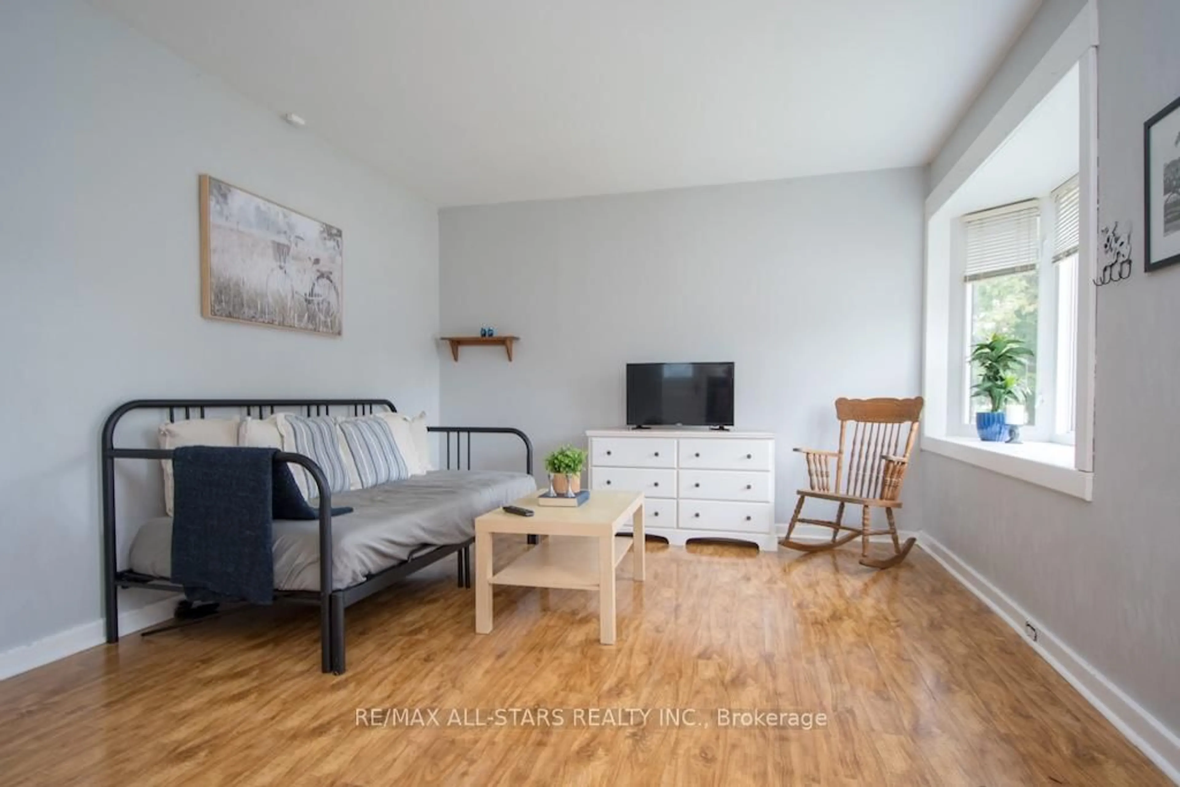 Living room with furniture, wood/laminate floor for 32 Adelaide St, Kawartha Lakes Ontario K9V 3J7