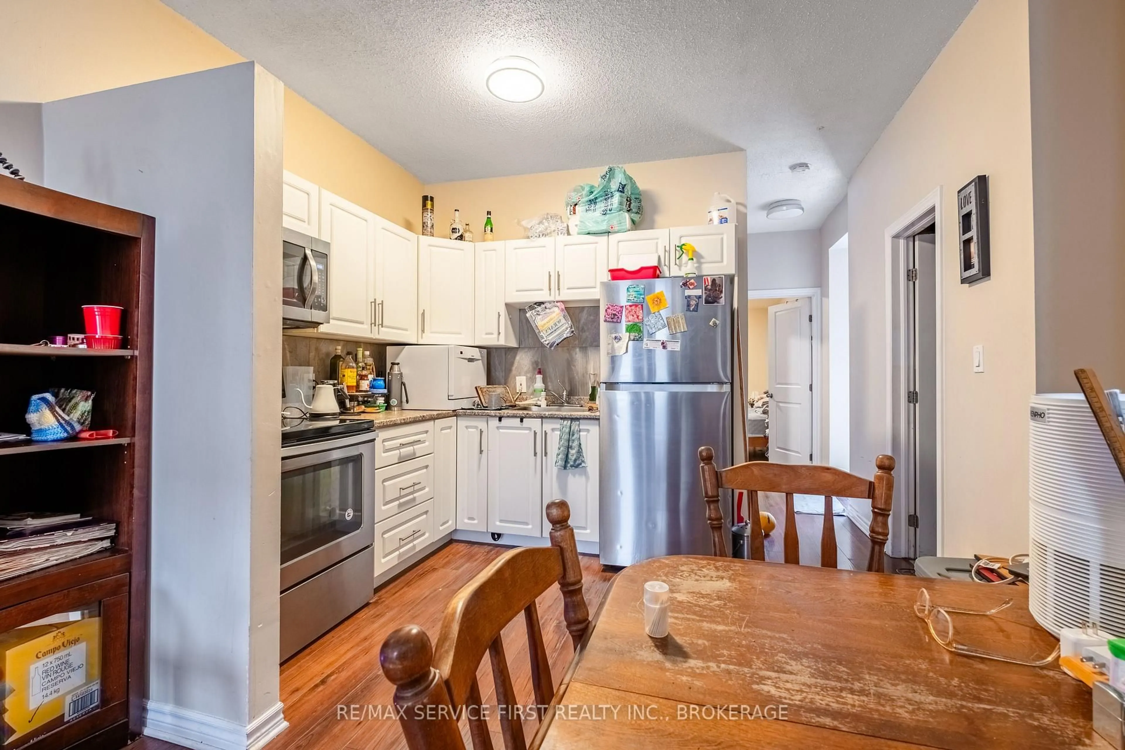 Standard kitchen, unknown for 240 Wellington St, Kingston Ontario K7K 2Y8