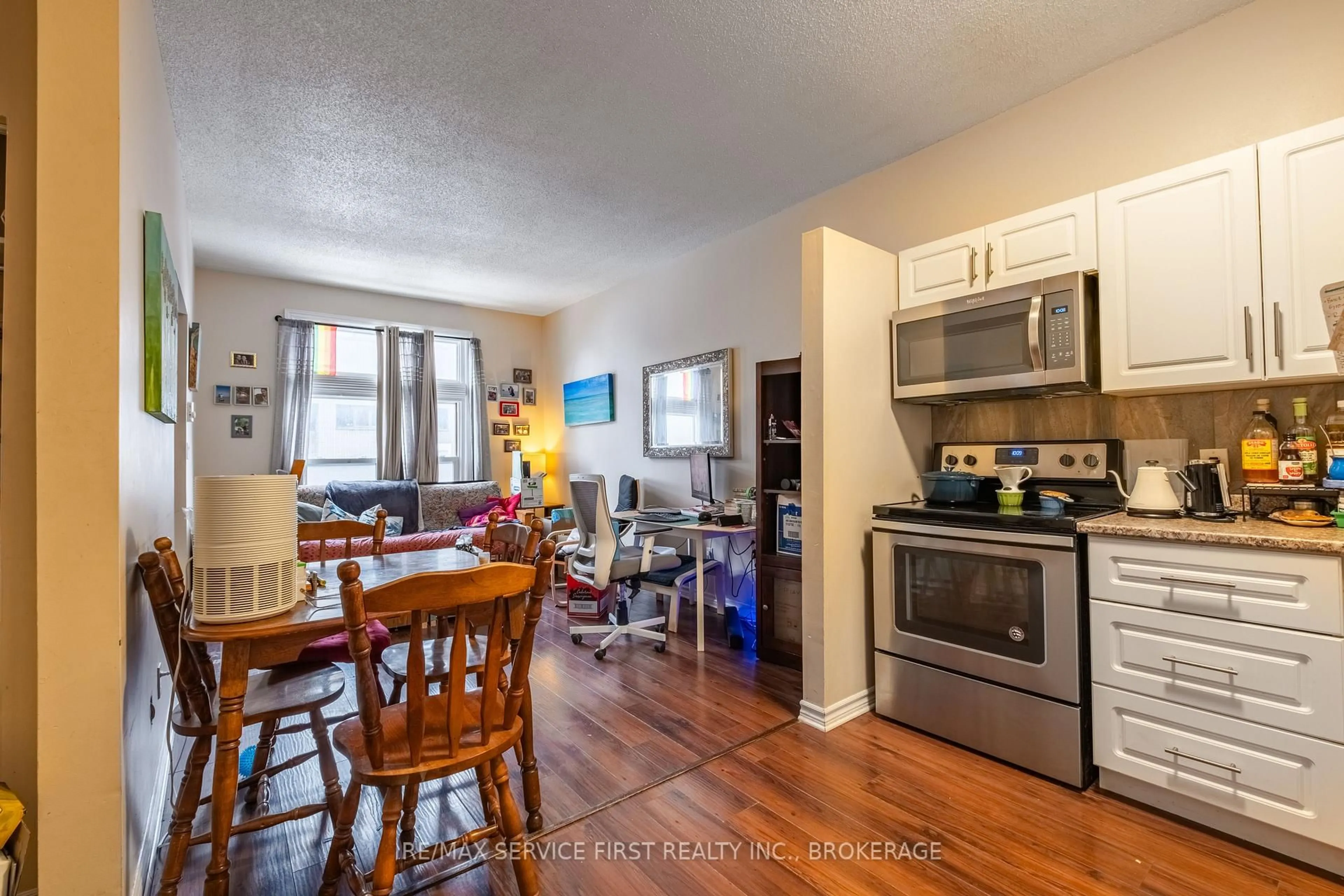 Standard kitchen, unknown for 240 Wellington St, Kingston Ontario K7K 2Y8