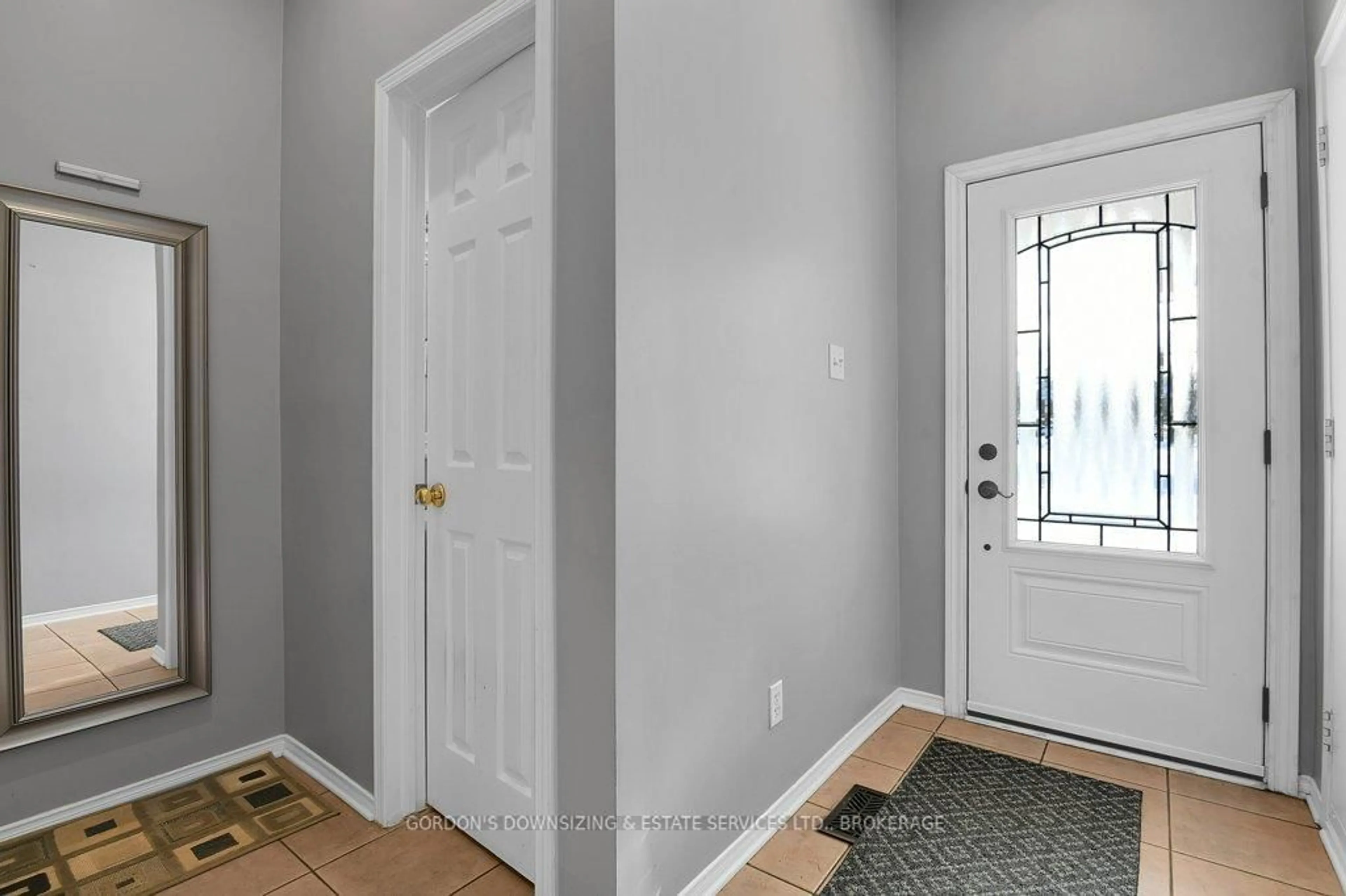 Indoor entryway for 6370 Sablewood Pl, Ottawa Ontario K1C 7M3