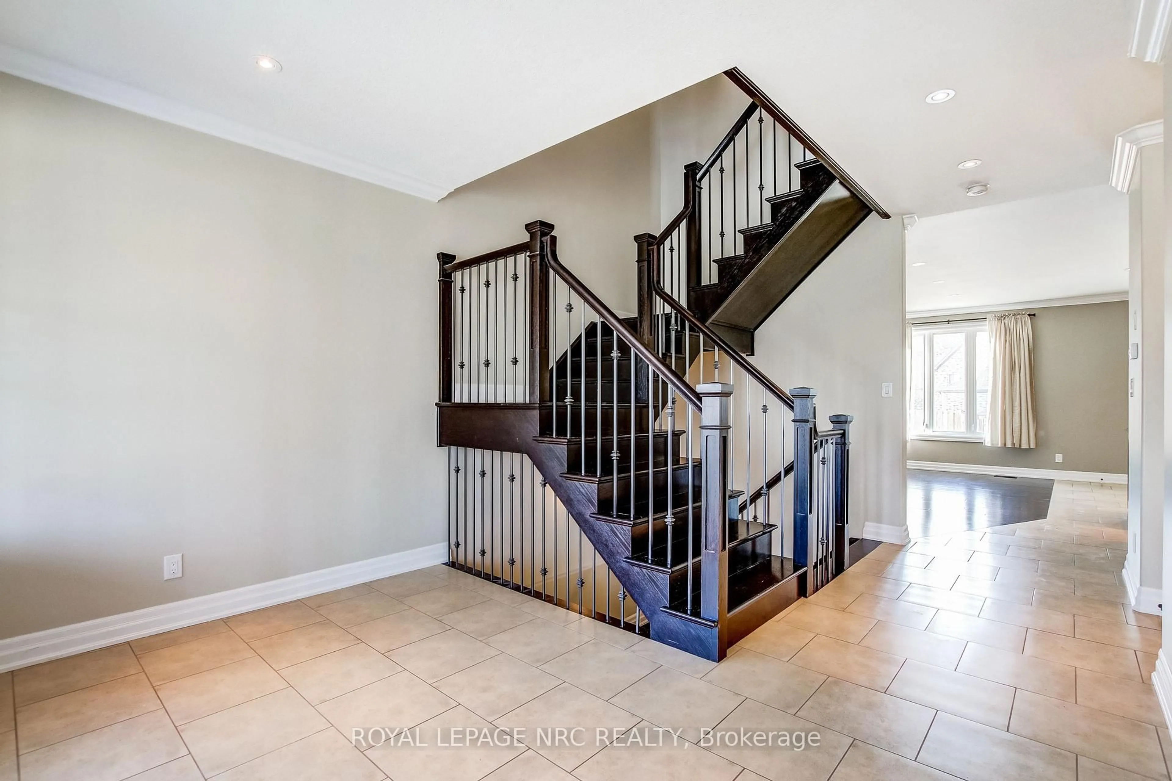 Stairs for 5784 Ironwood St, Niagara Falls Ontario L2H 0G4