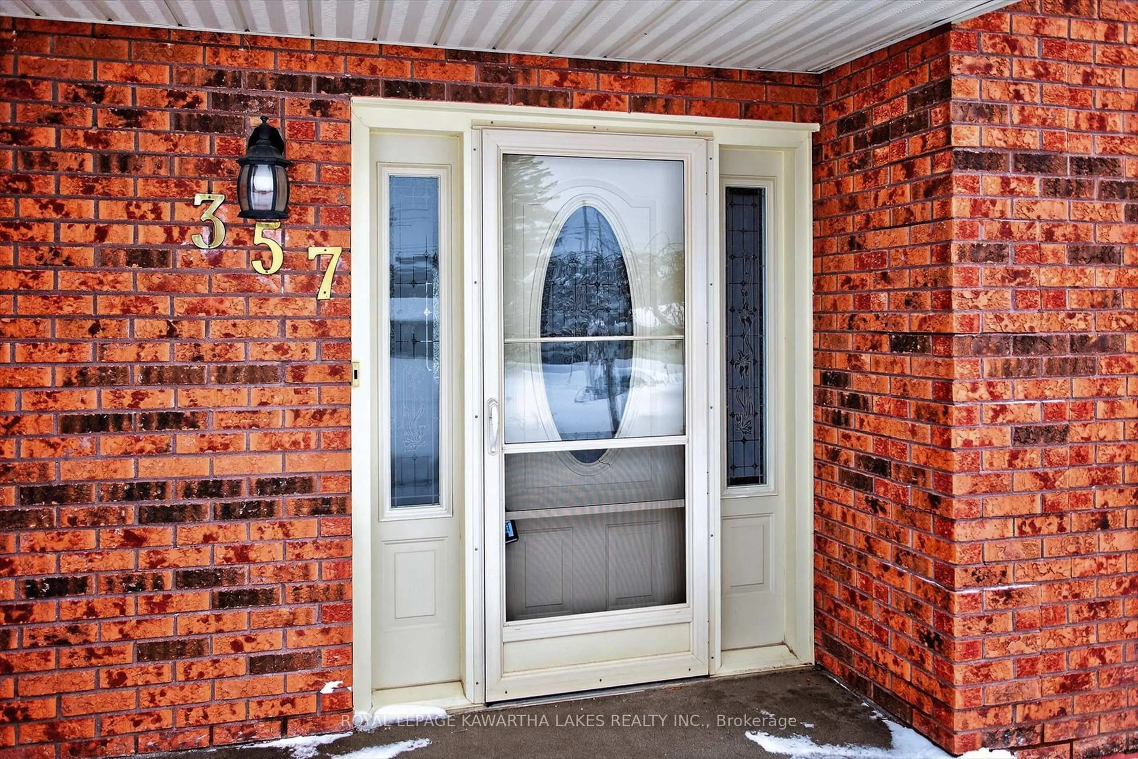 Indoor entryway for 357 The Captain's Crt, Kawartha Lakes Ontario K0M 1A0