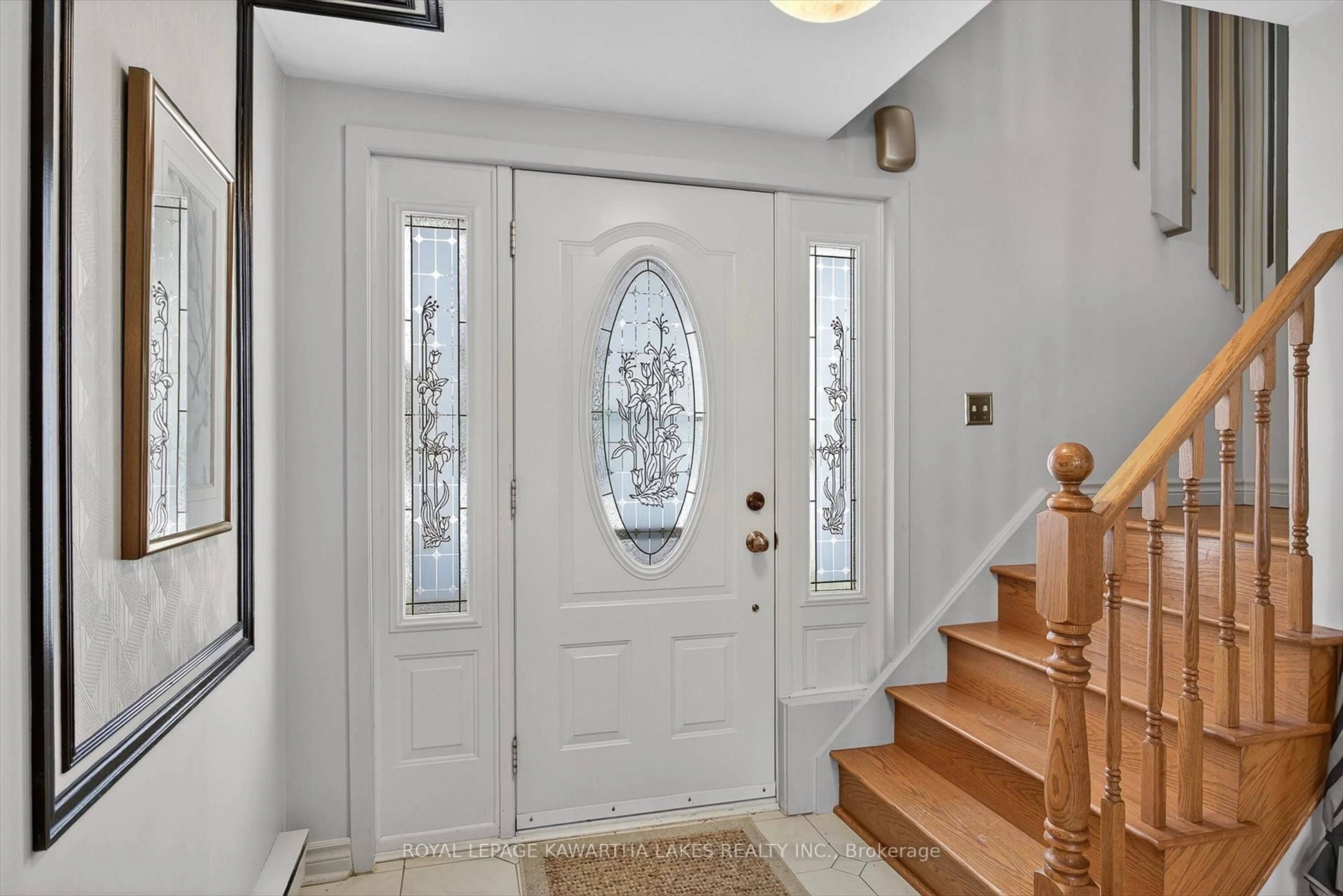 Indoor entryway for 357 The Captain's Crt, Kawartha Lakes Ontario K0M 1A0