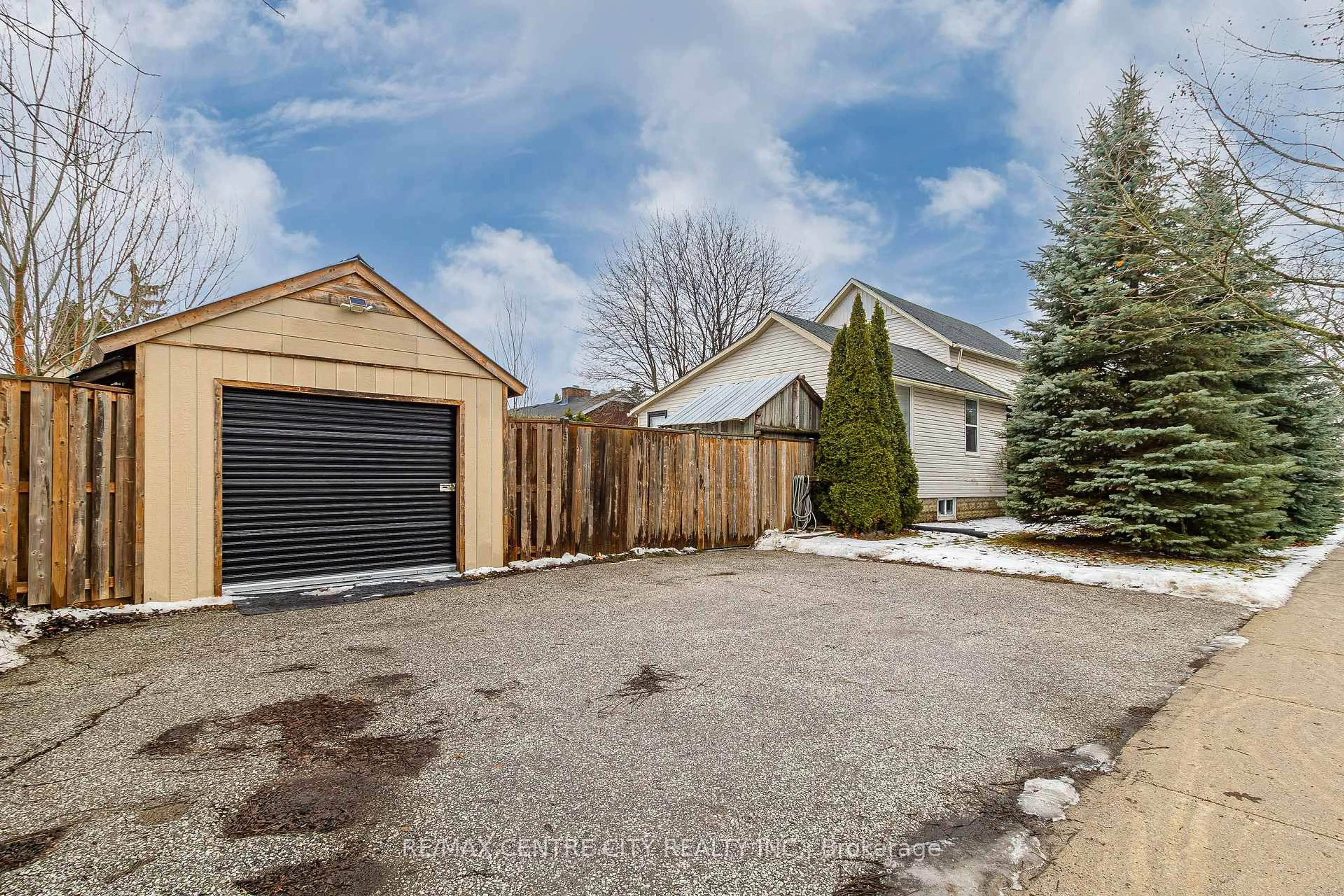 Unknown for 68 Edward St, St. Thomas Ontario N5P 1Y7