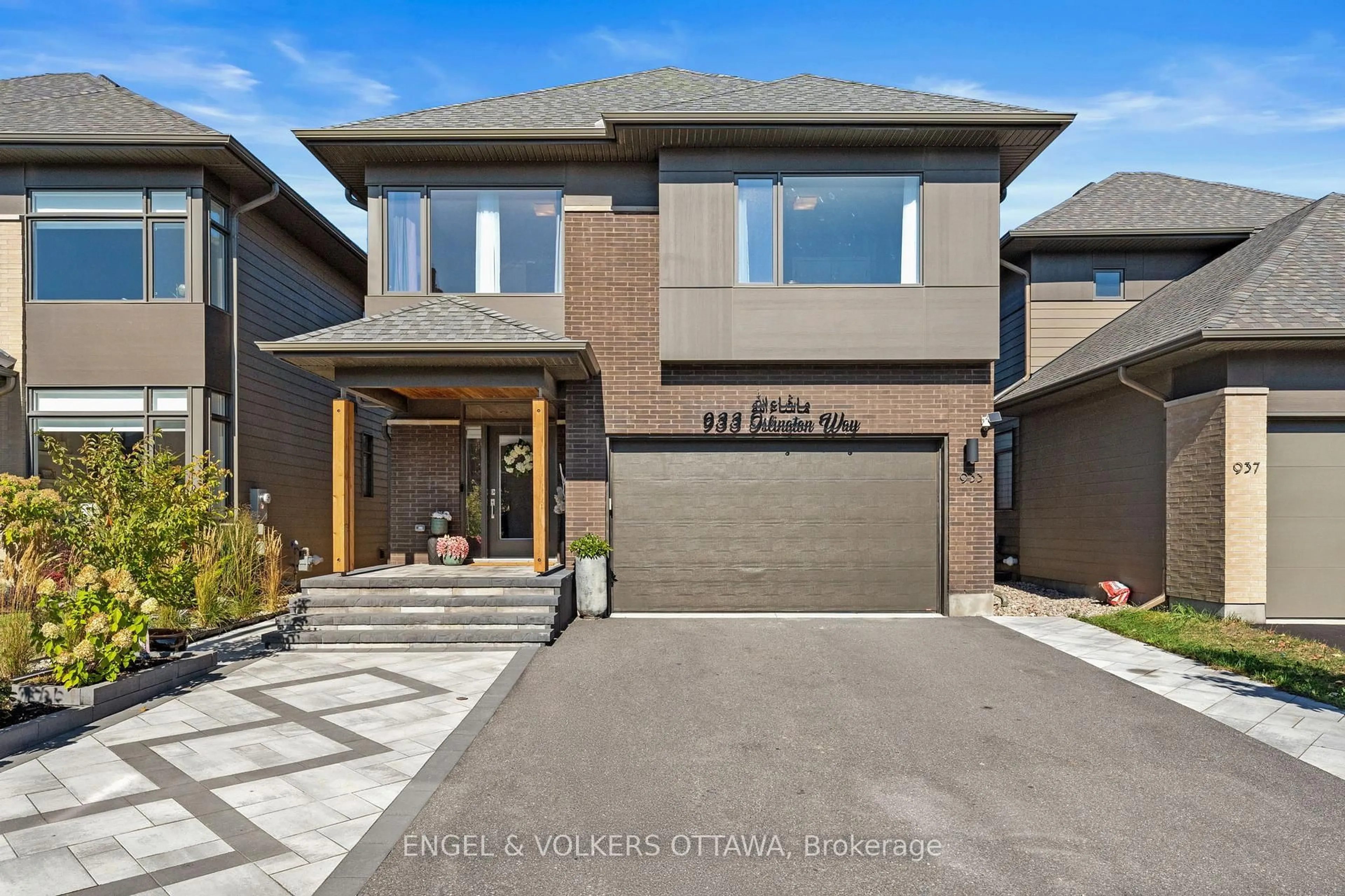 Home with brick exterior material, street for 933 Islington Way, Ottawa Ontario K1T 0T7