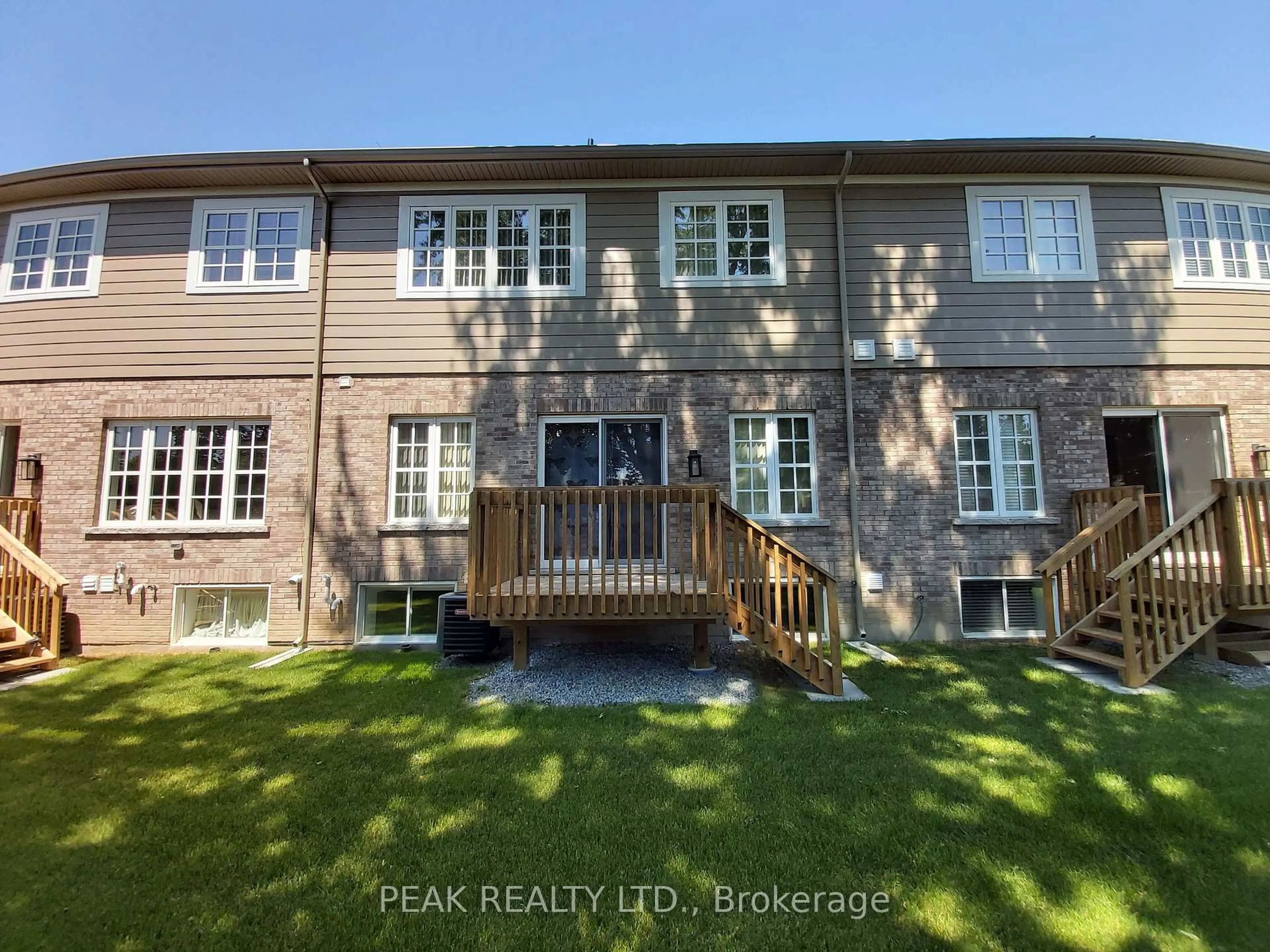 A pic from outside/outdoor area/front of a property/back of a property/a pic from drone, unknown for 44 Windsor Circ, Niagara-on-the-Lake Ontario L0S 1J0