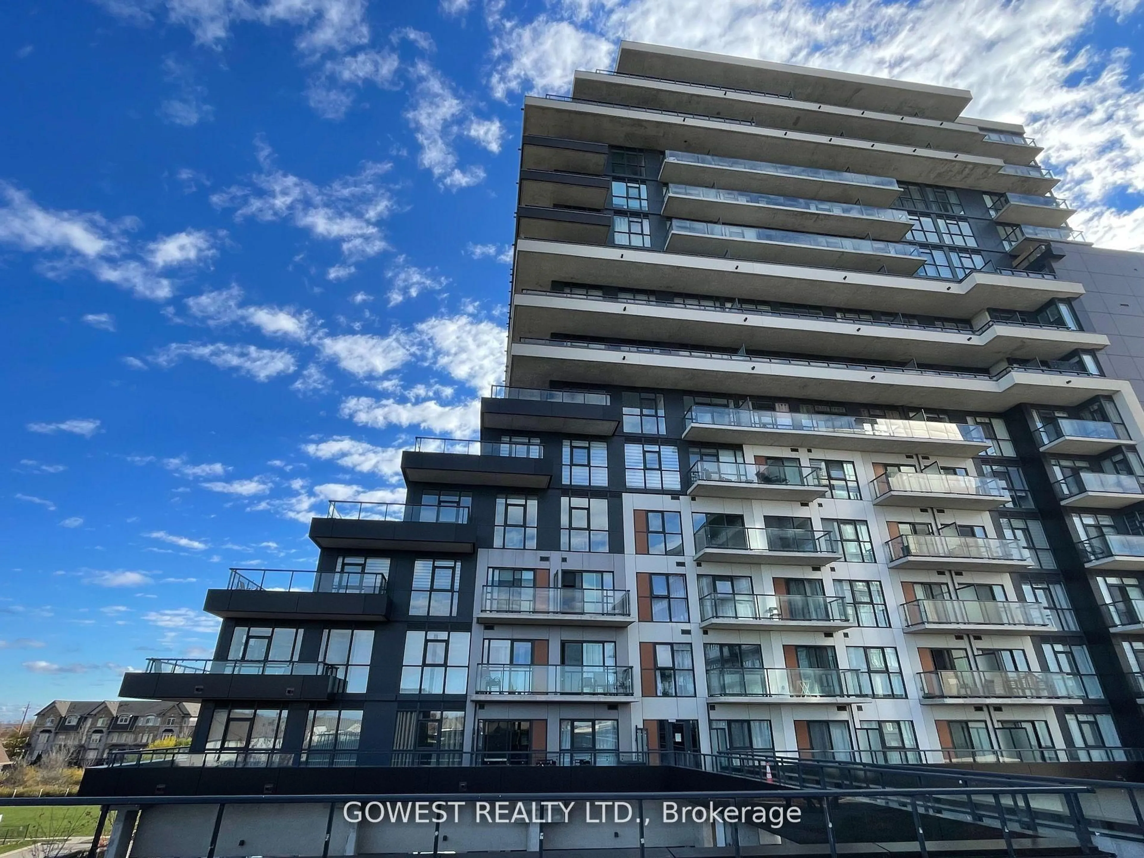 A pic from outside/outdoor area/front of a property/back of a property/a pic from drone, unknown for 550 North Service Rd #705, Grimsby Ontario L3M 0H9