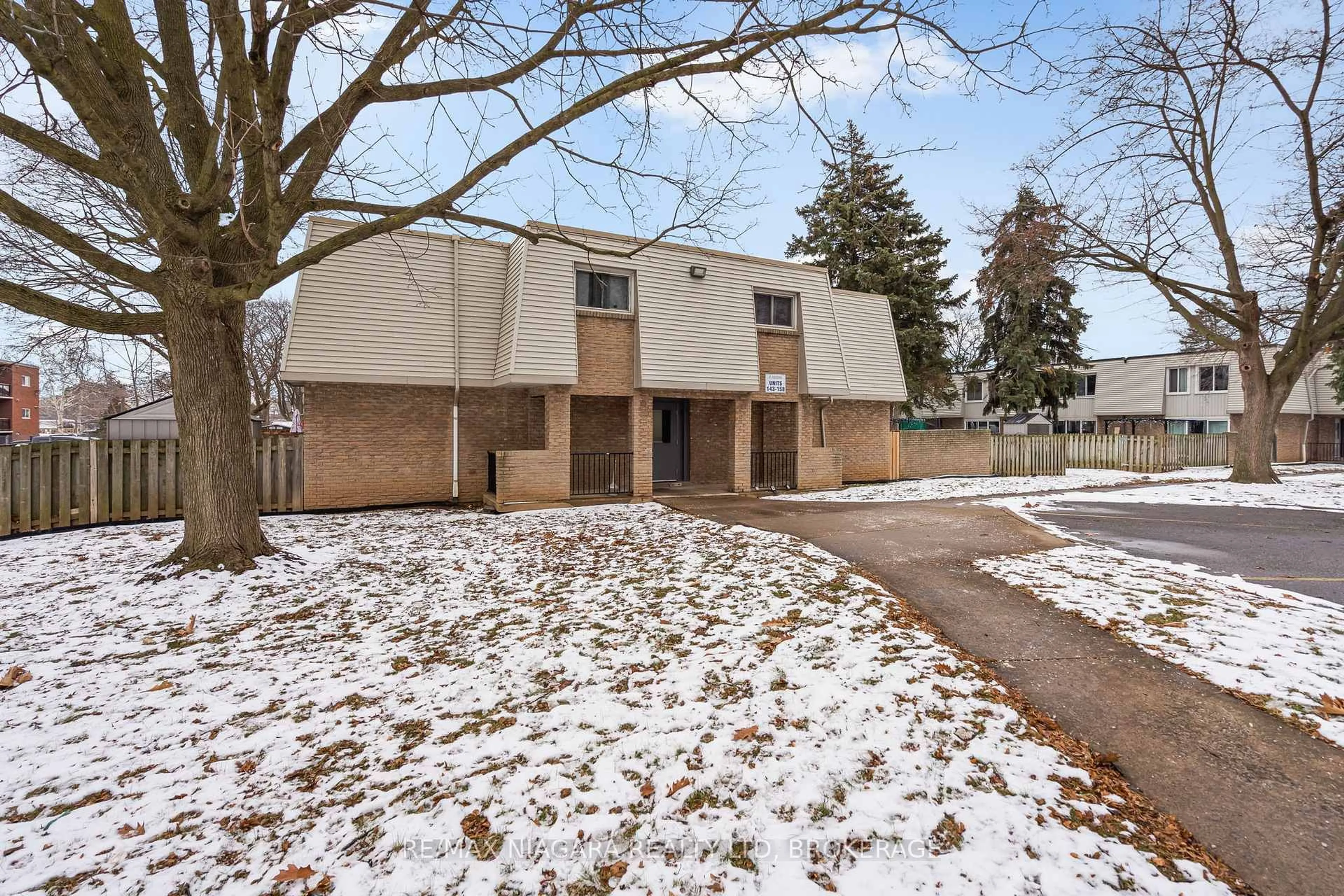 Unknown for 17 Old Pine Tr #152, St. Catharines Ontario L2R 4R3