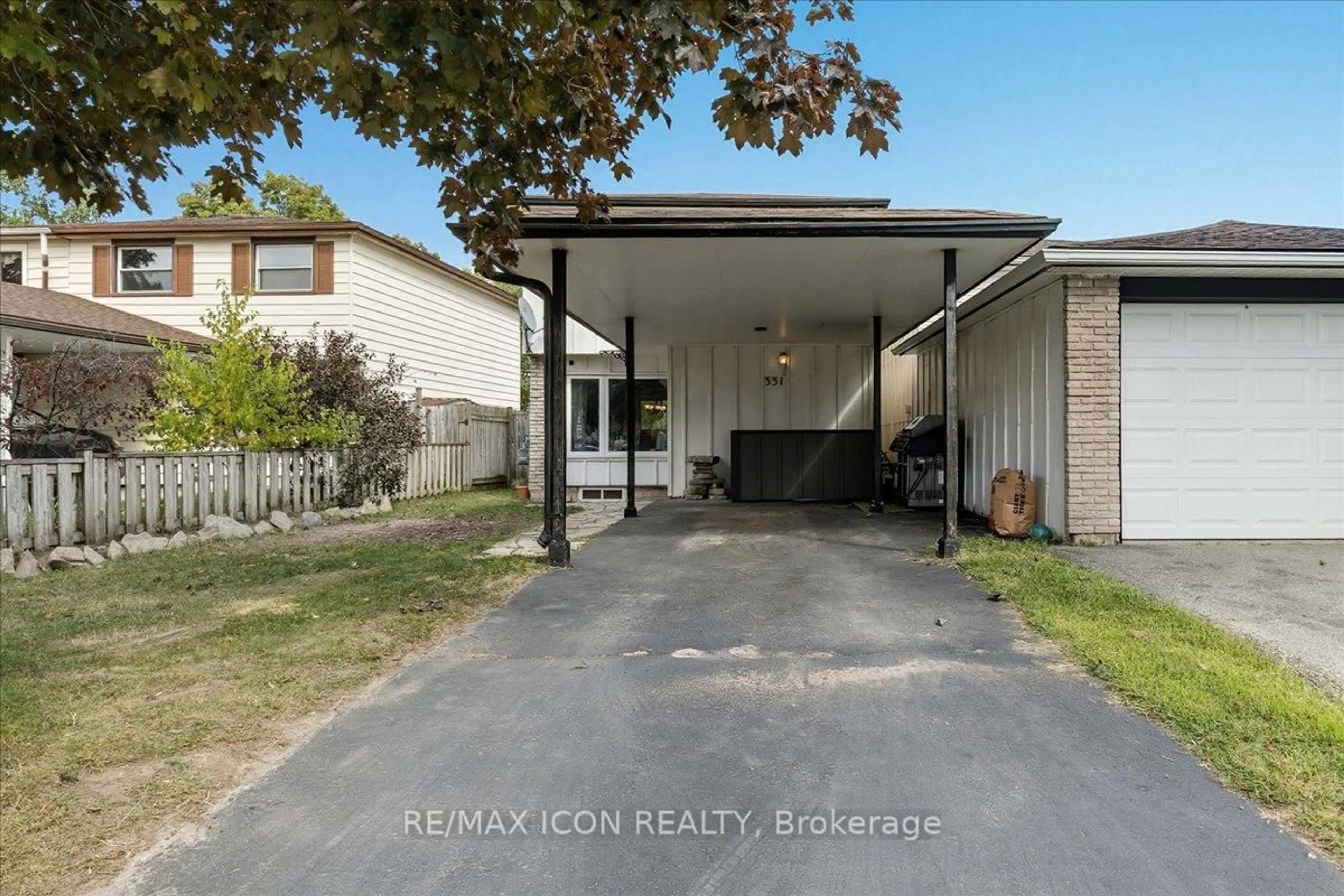 A pic from outside/outdoor area/front of a property/back of a property/a pic from drone, street for 331 Preston Pkwy, Cambridge Ontario N3H 4Z4