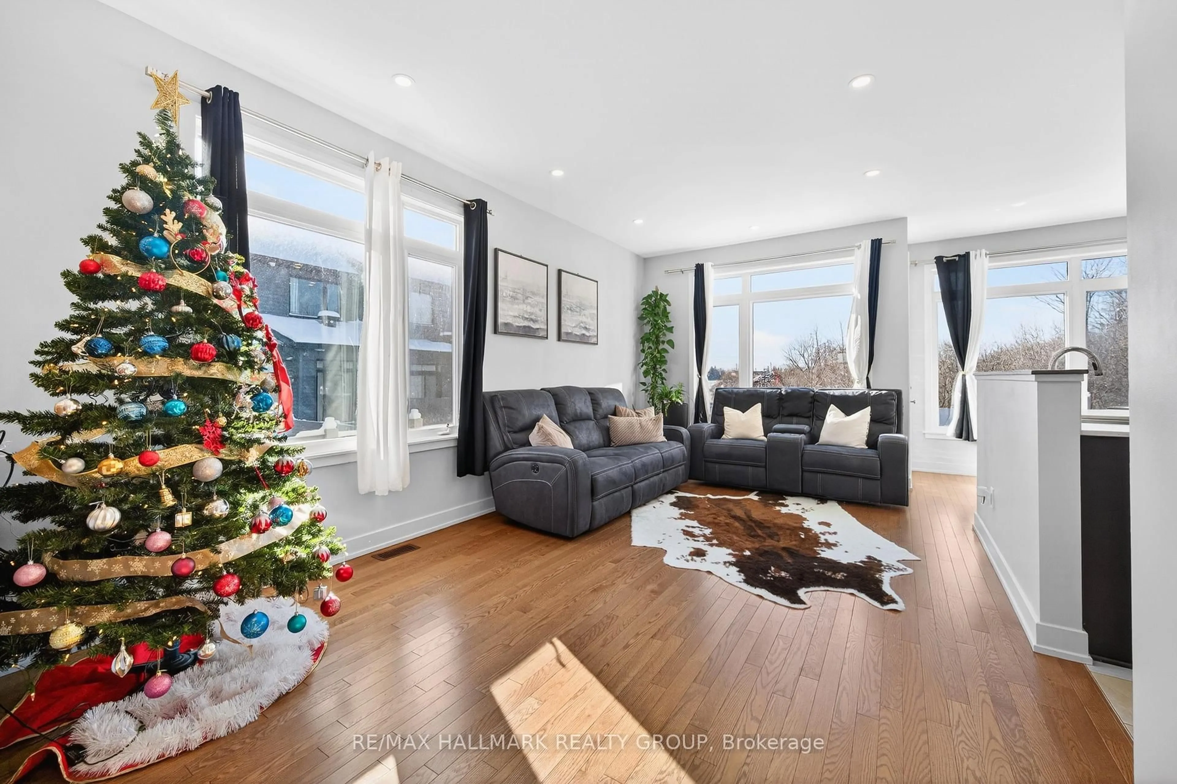 Living room with furniture, unknown for 307 Ibanez Walk, Ottawa Ontario K1T 0V8