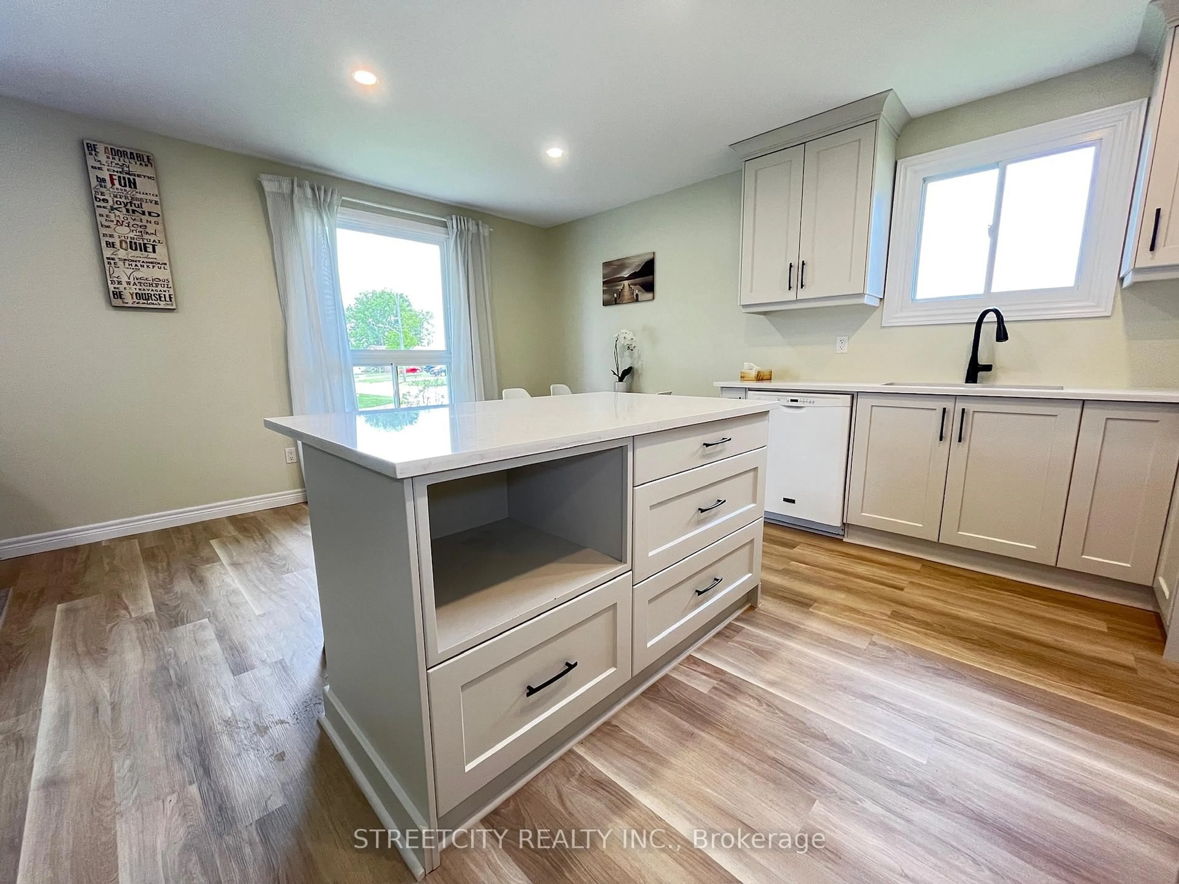 Open concept kitchen, unknown for 1578 Councillors St, St. Clair Ontario N0N 1H0