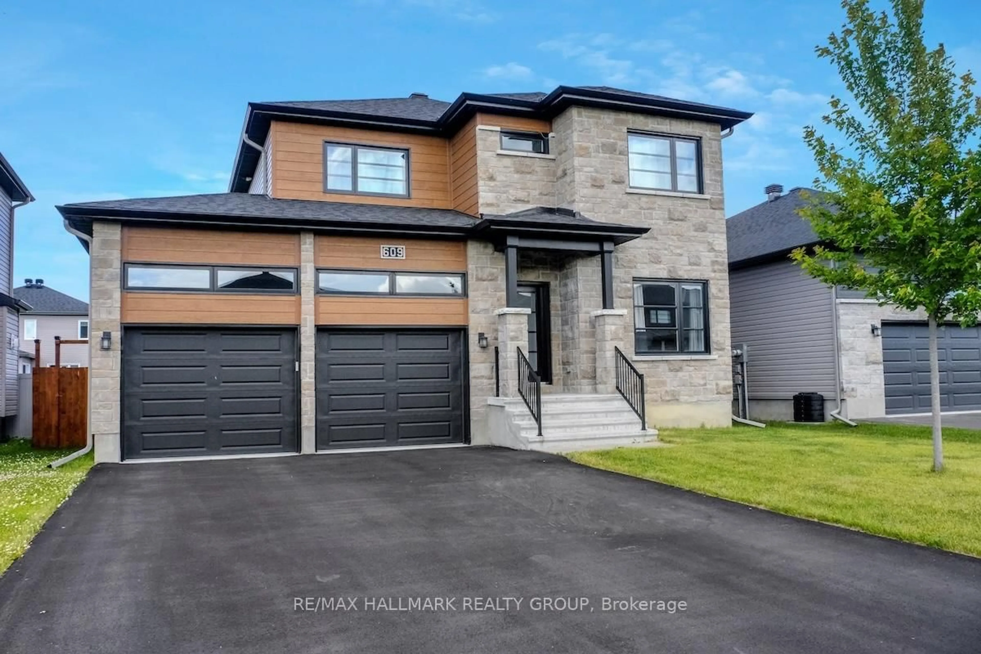 Home with brick exterior material, street for 609 Misty St, Russell Ontario K4R 0G3