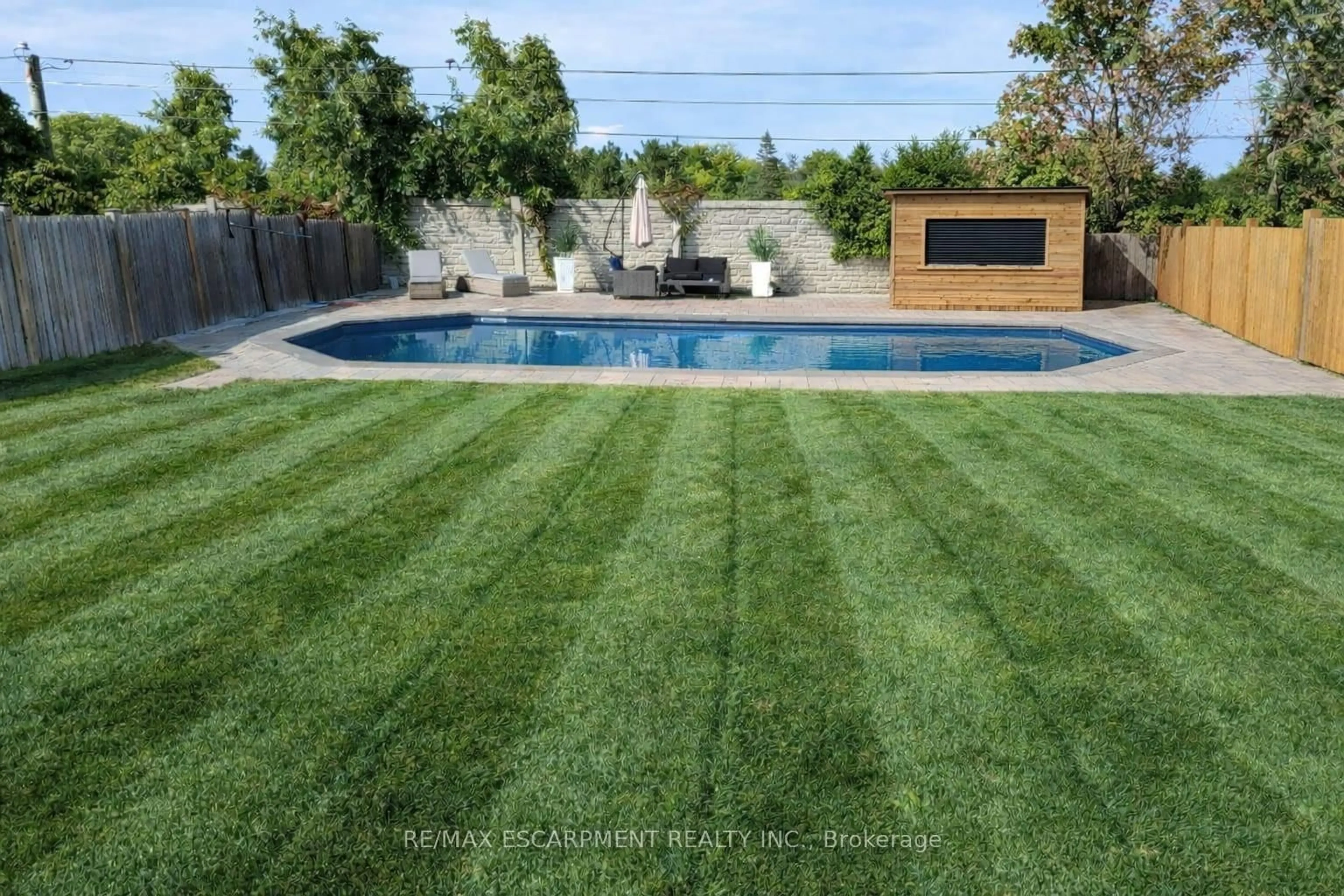 Pool for 95 Chilton Dr, Hamilton Ontario L8J 1L8