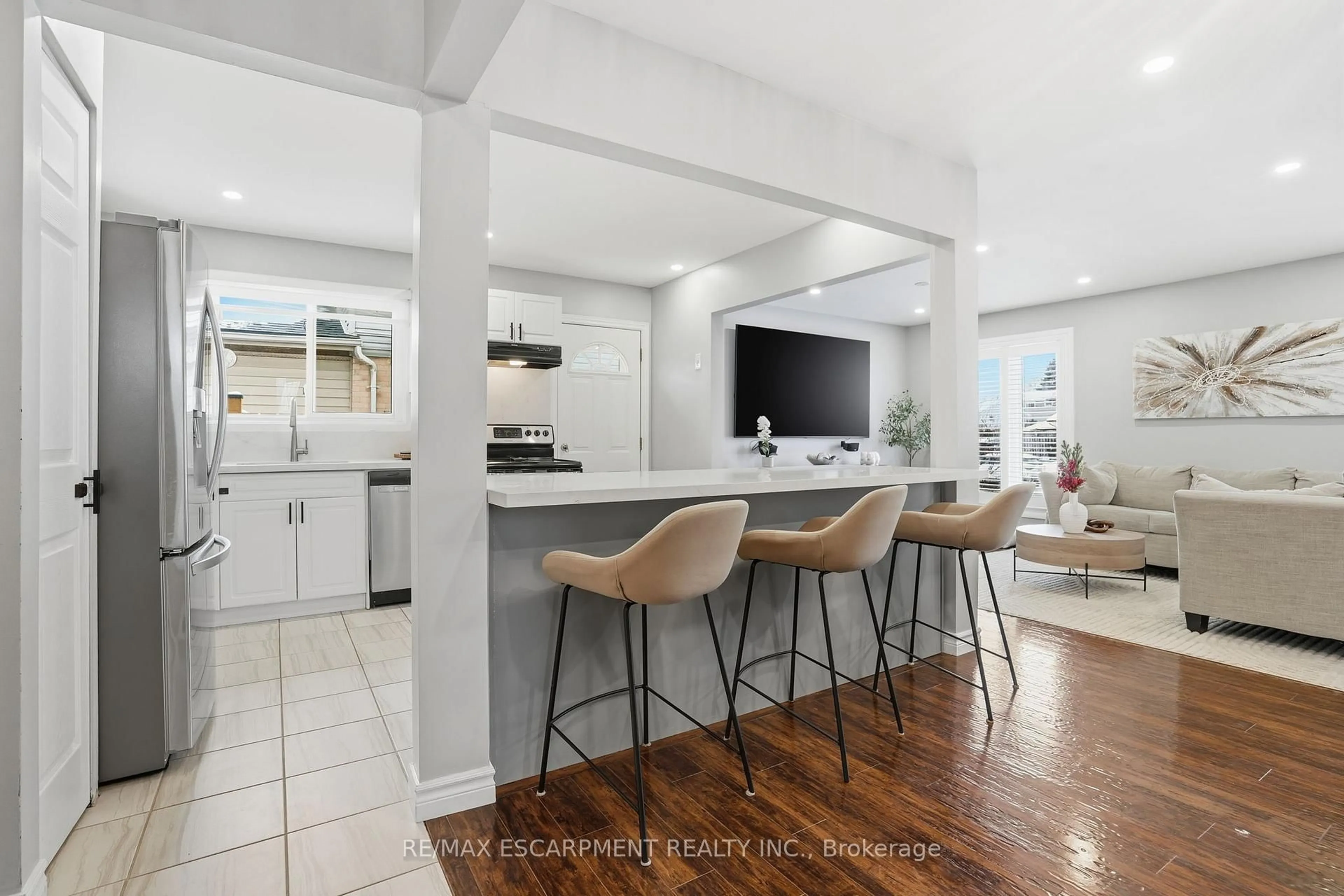 Open concept kitchen, ceramic/tile floor for 95 Chilton Dr, Hamilton Ontario L8J 1L8