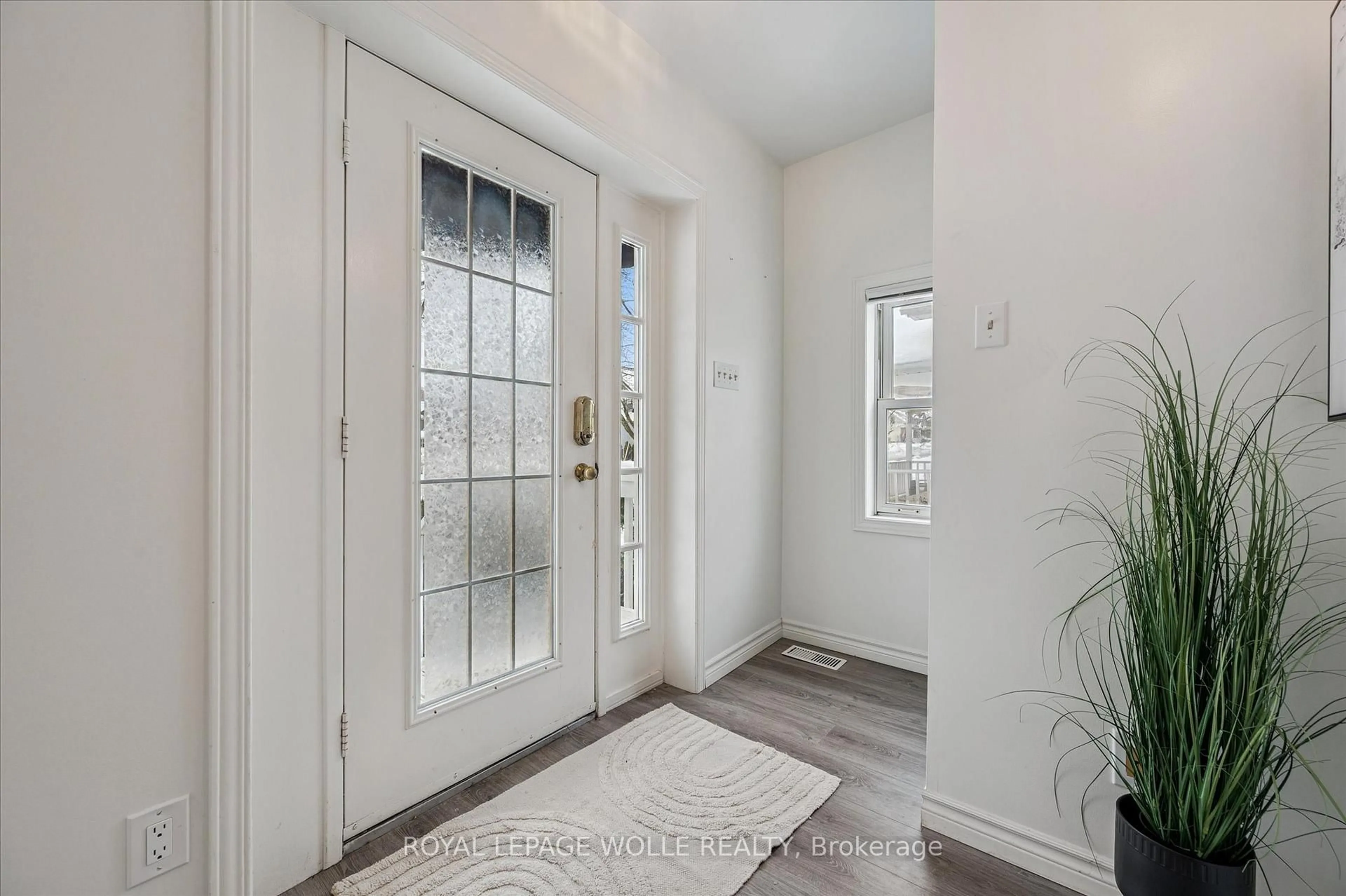 Indoor entryway for 56 John St, Waterloo Ontario N2L 1B4