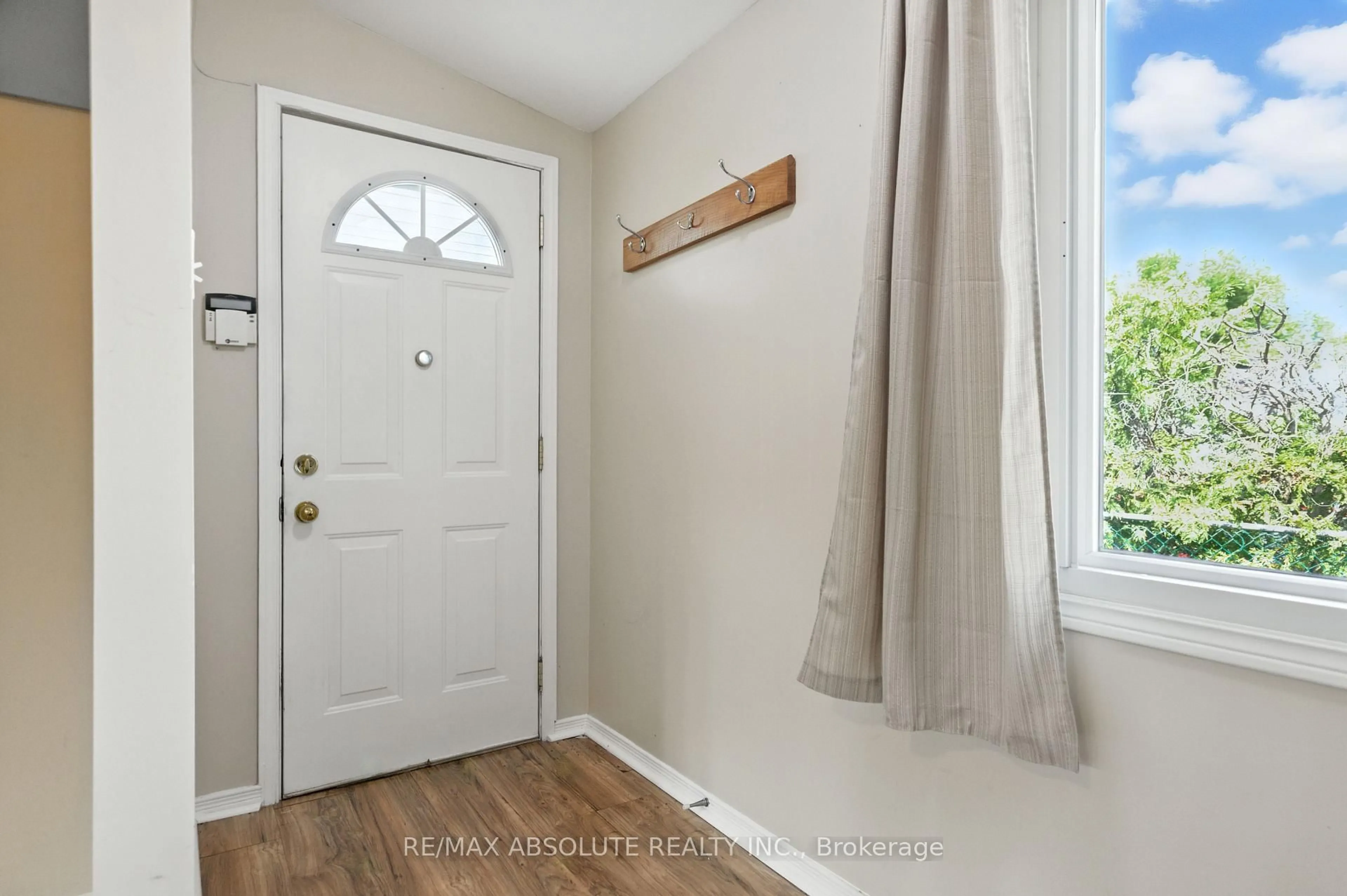 Indoor entryway for 21 Bonner St, Nepean Ontario K2H 7S9